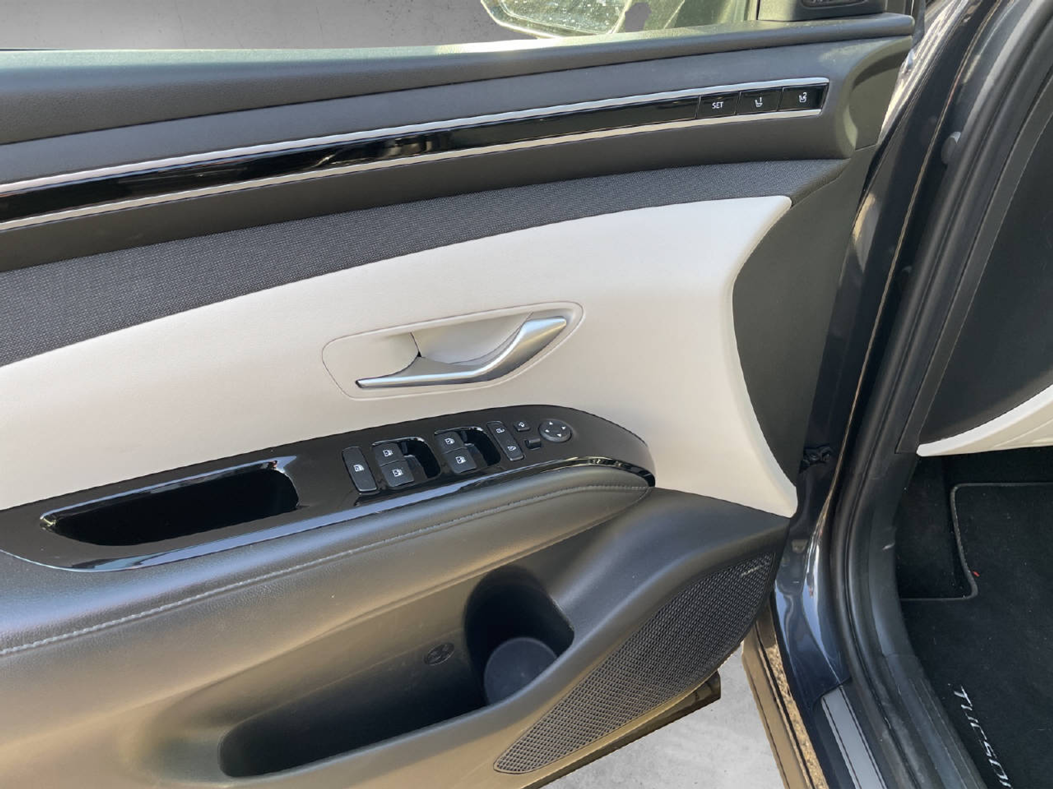 listing desktop thumbnail image 12