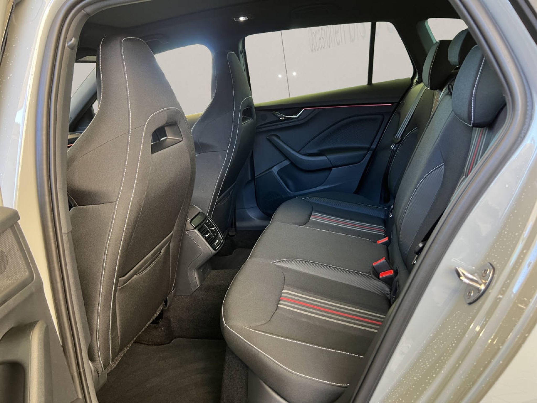 listing desktop thumbnail image 19