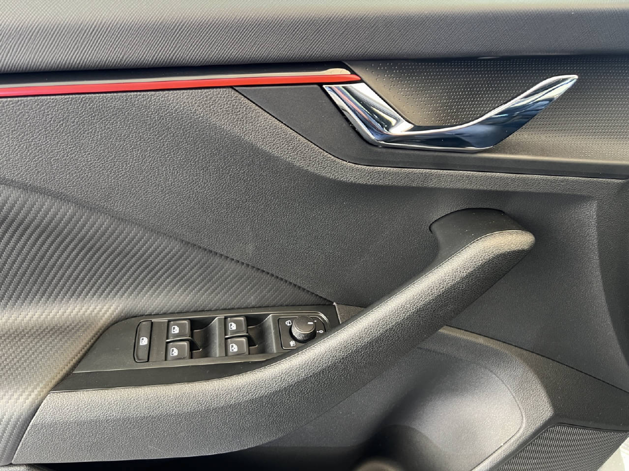 listing desktop thumbnail image 18