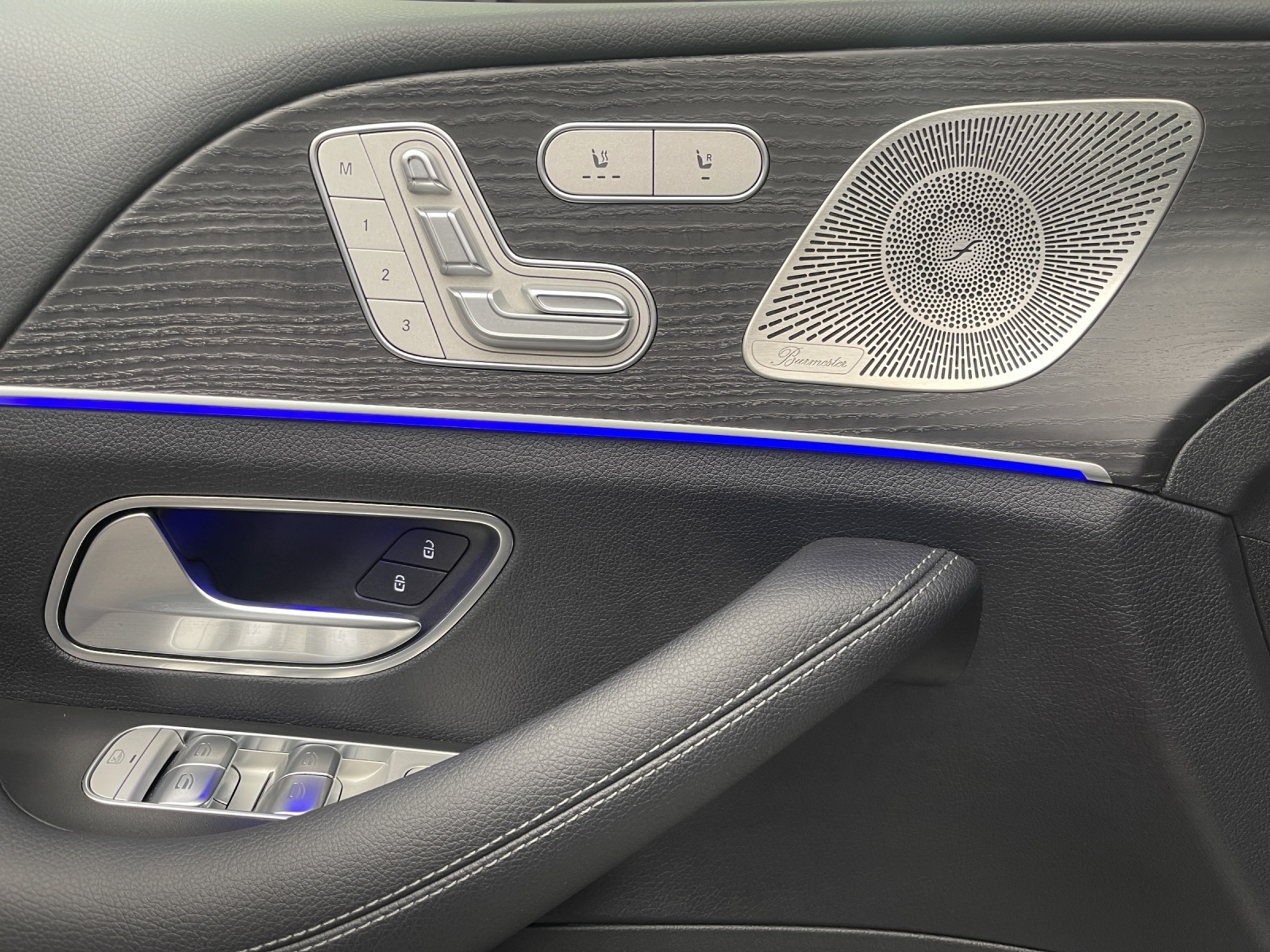 listing desktop thumbnail image 11