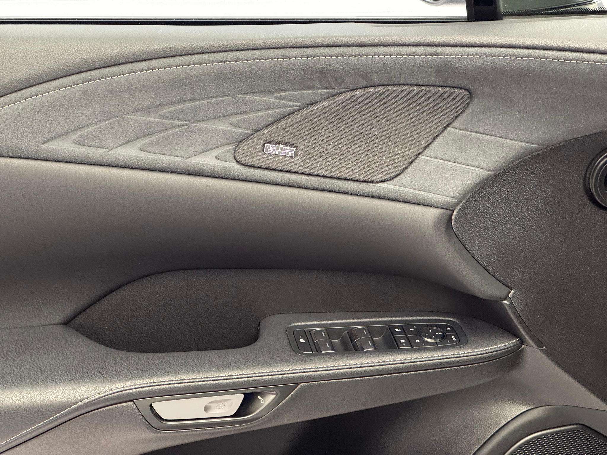 listing desktop thumbnail image 15