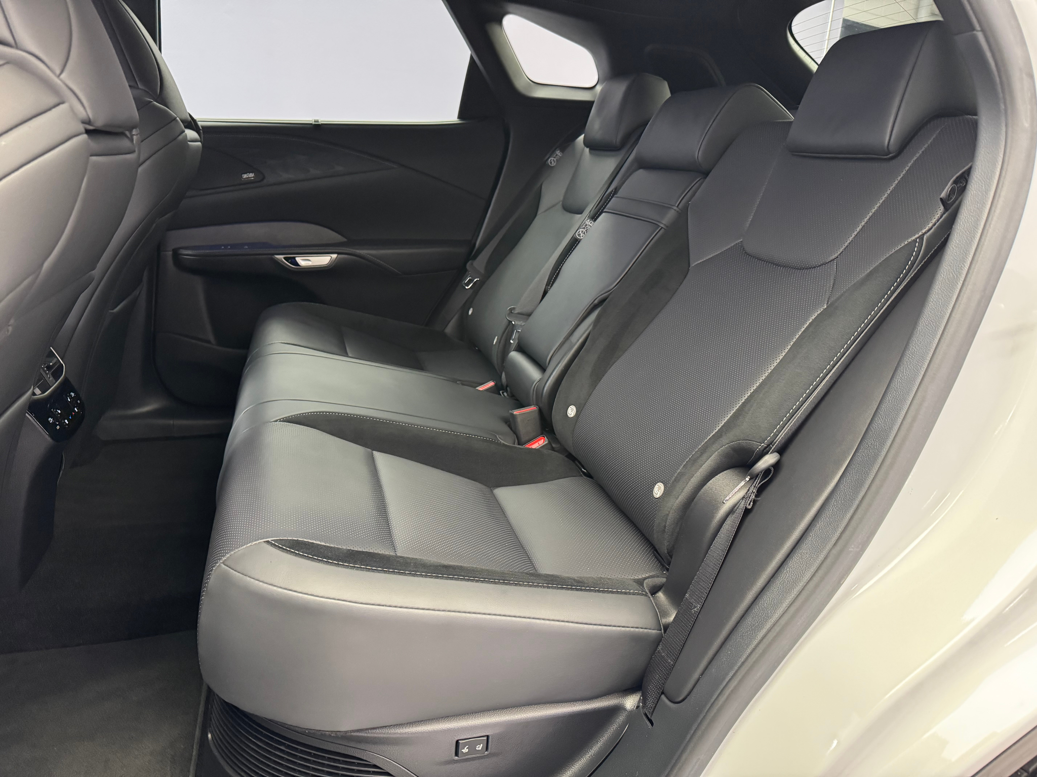 listing desktop thumbnail image 9