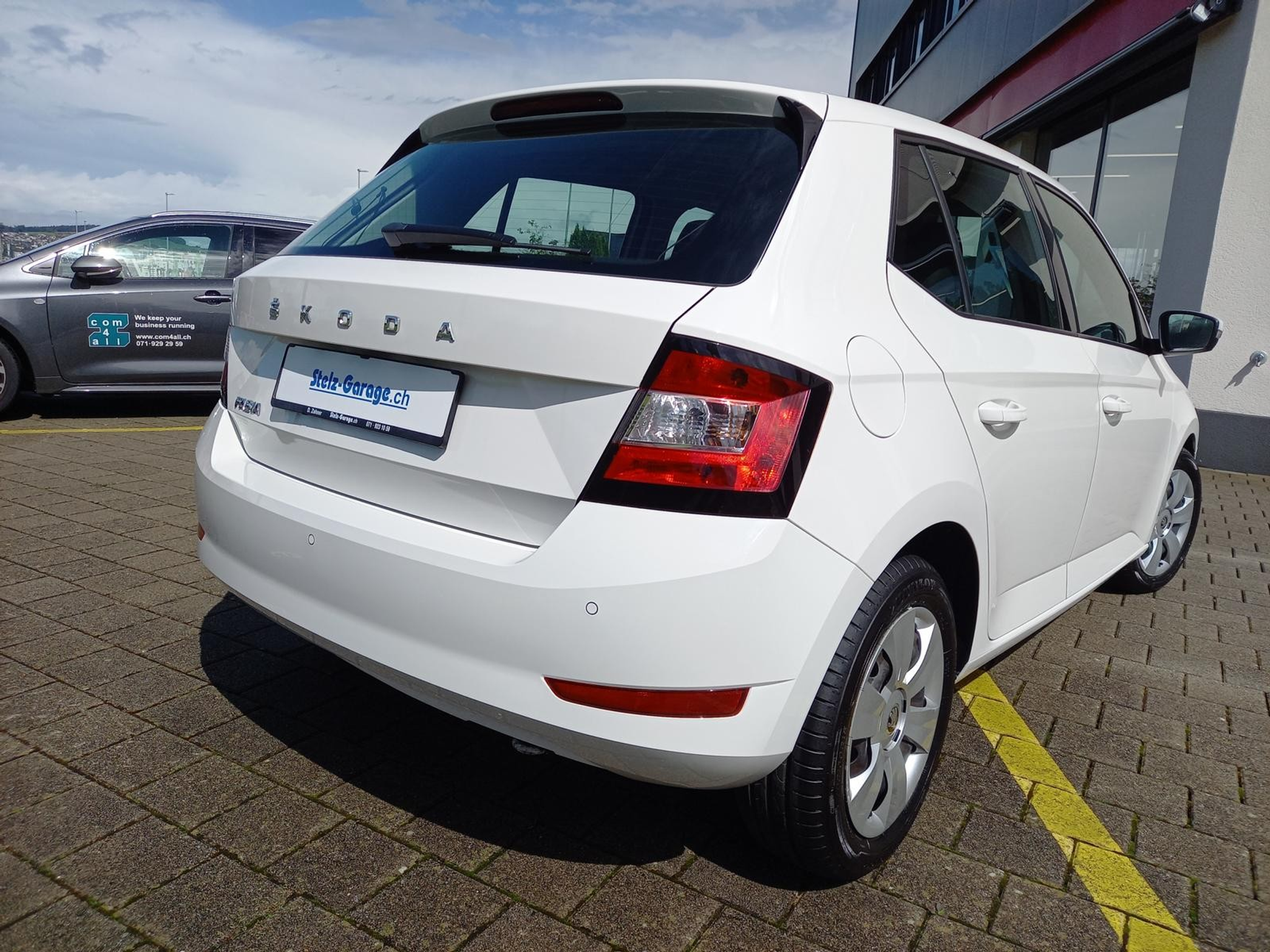 listing desktop thumbnail image 1