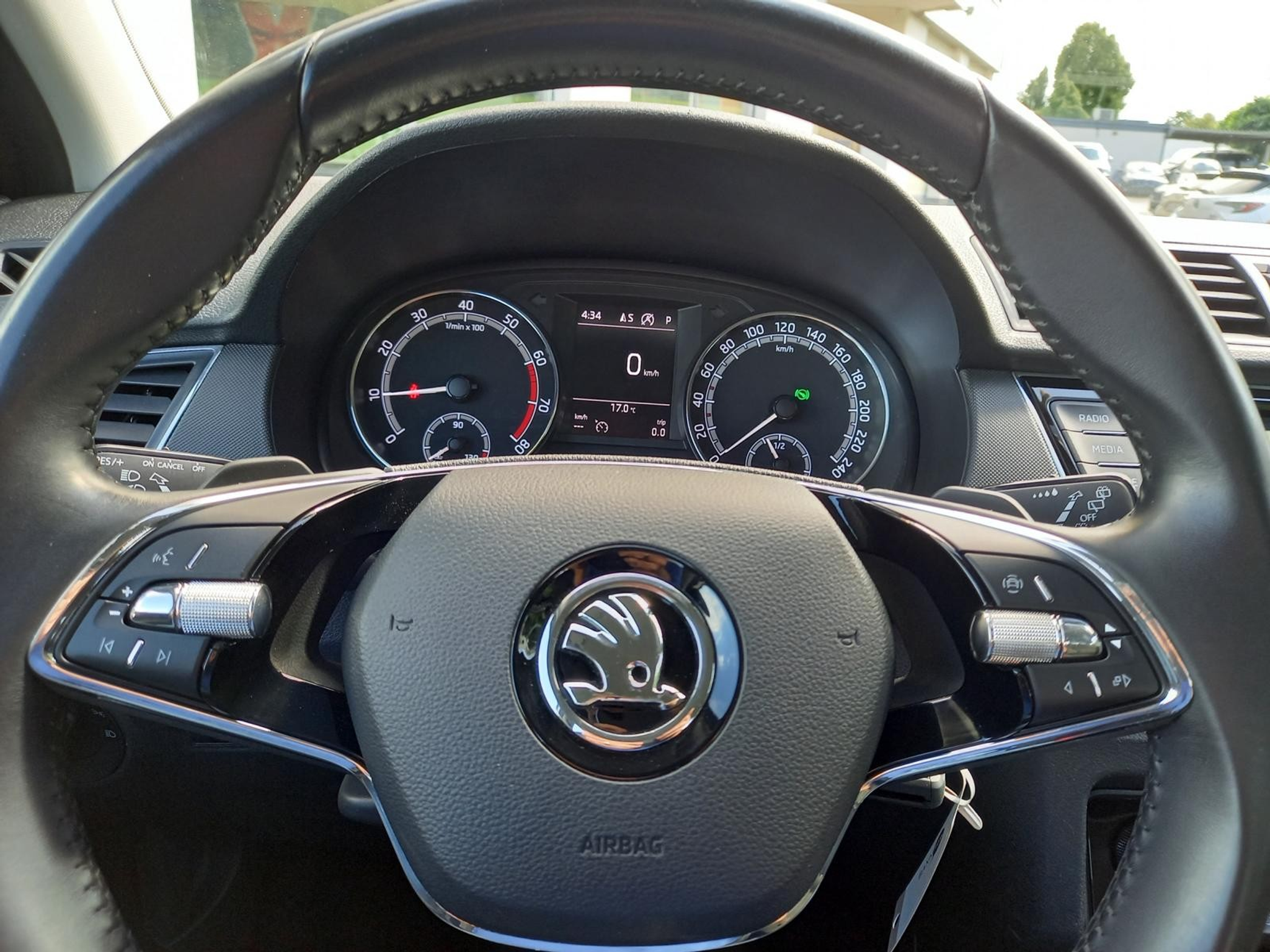 listing desktop thumbnail image 5