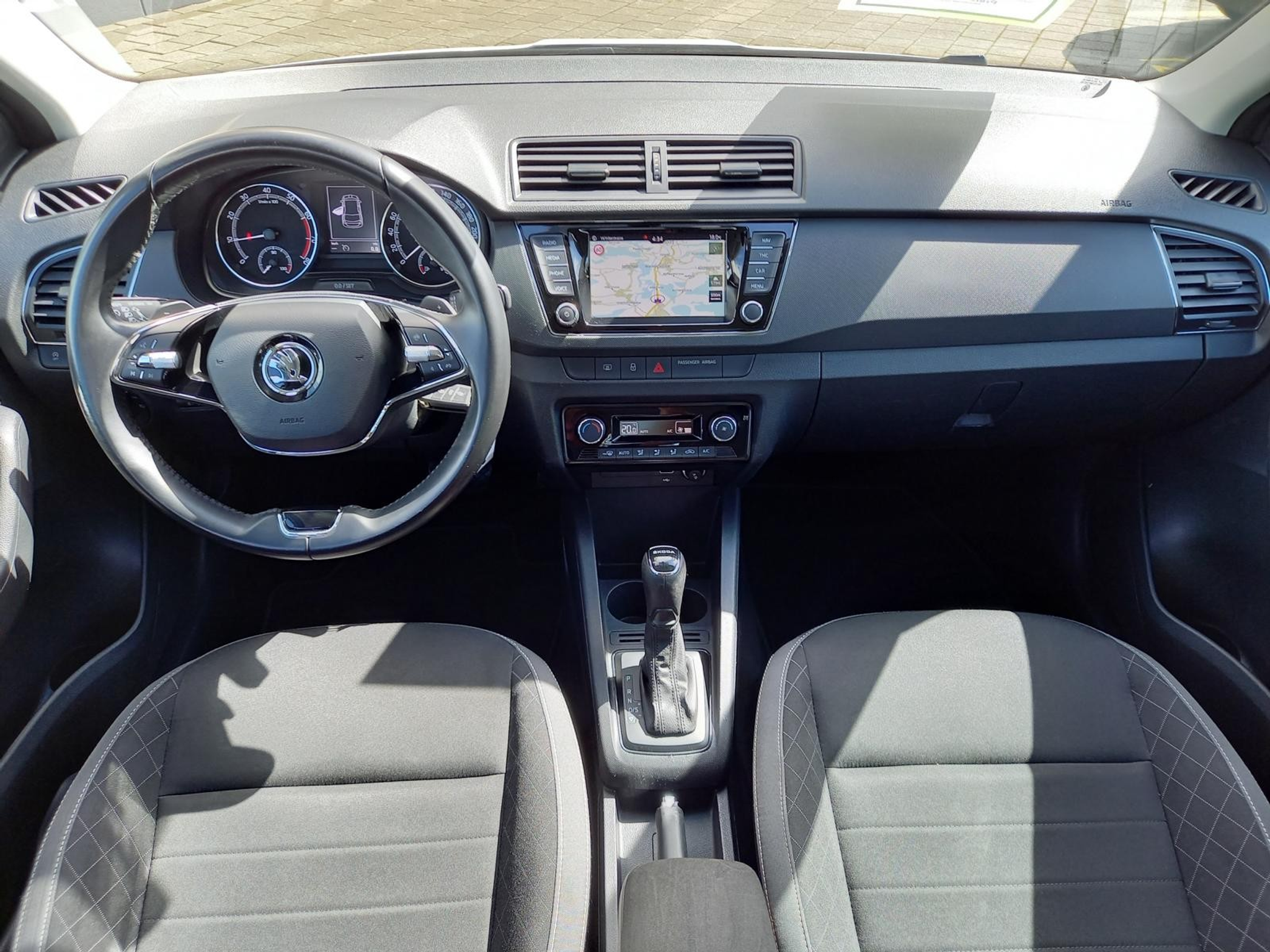 listing desktop thumbnail image 4