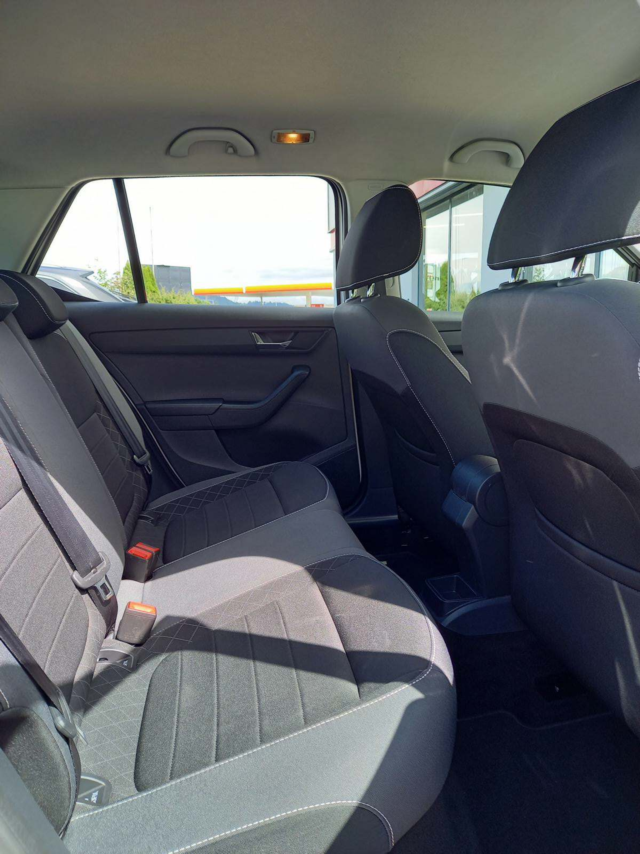 listing desktop thumbnail image 10