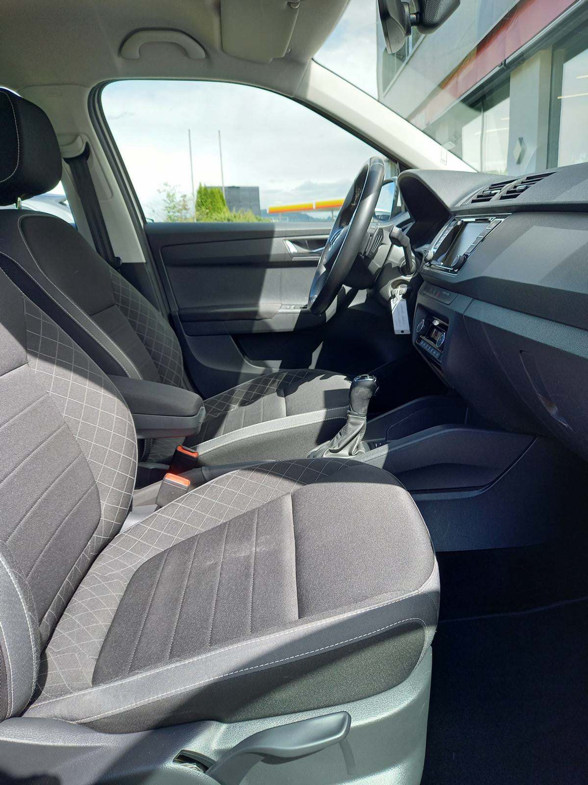 listing desktop thumbnail image 8