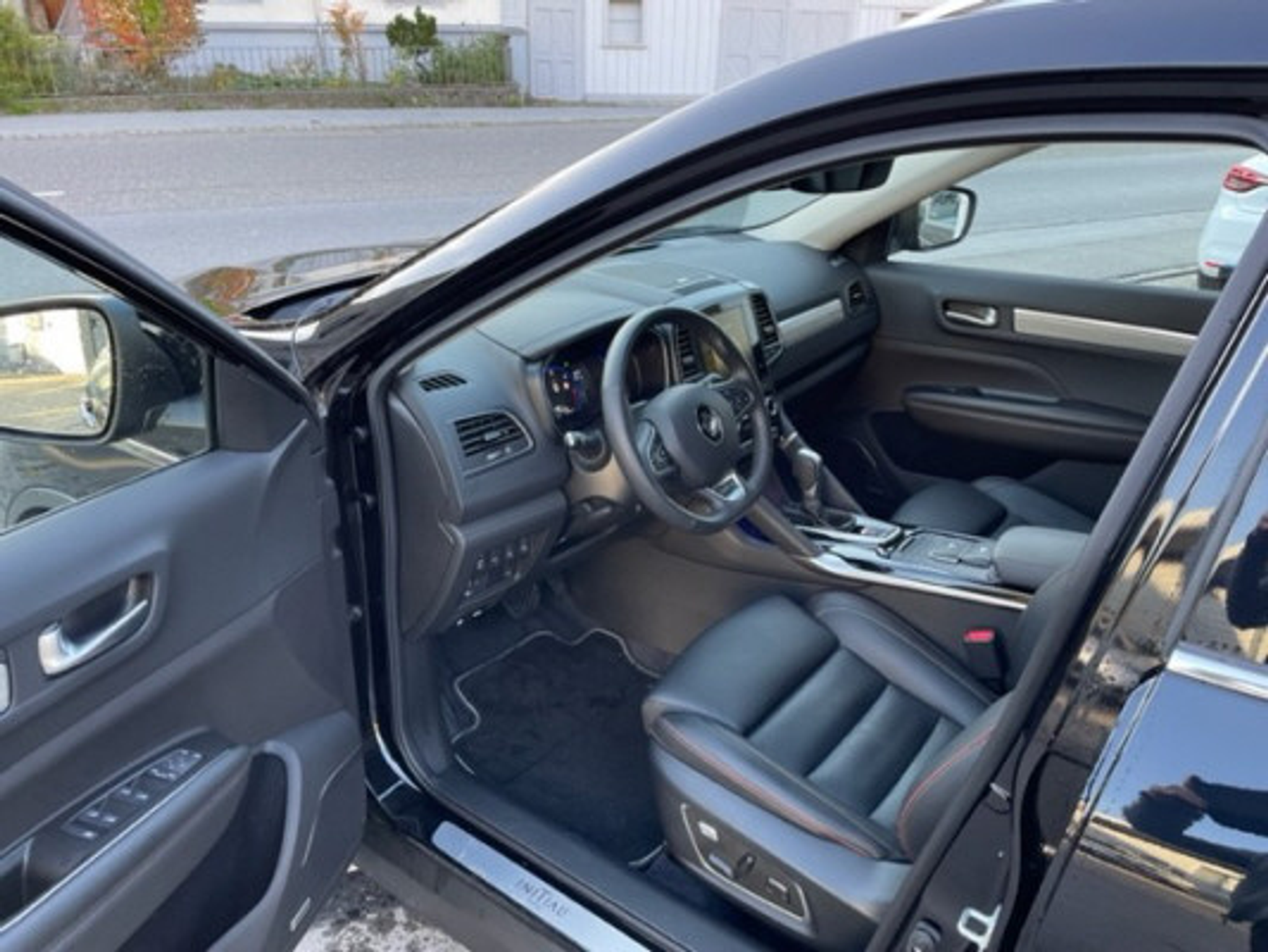 listing desktop thumbnail image 4