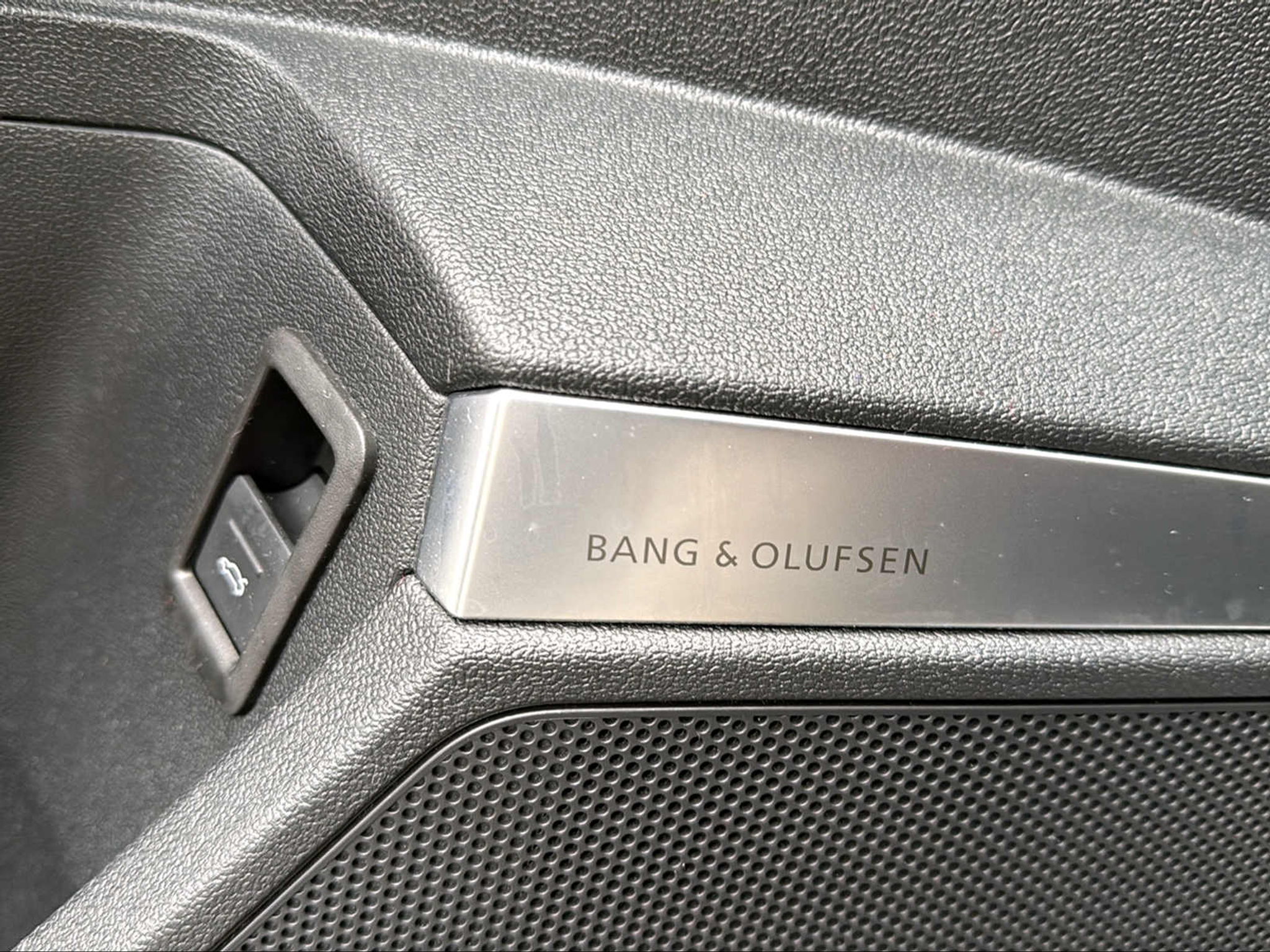 listing desktop thumbnail image 19