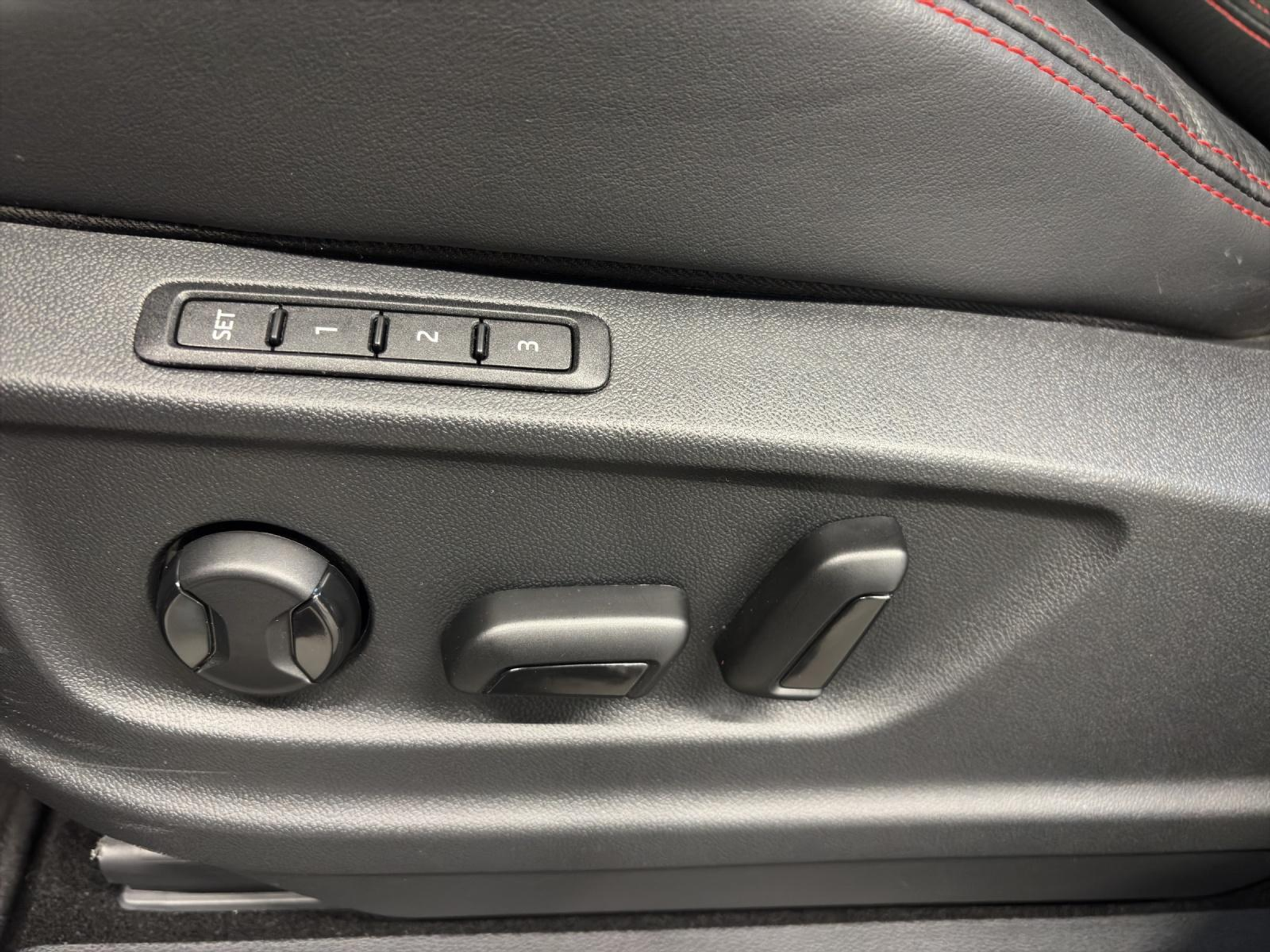 listing desktop thumbnail image 18