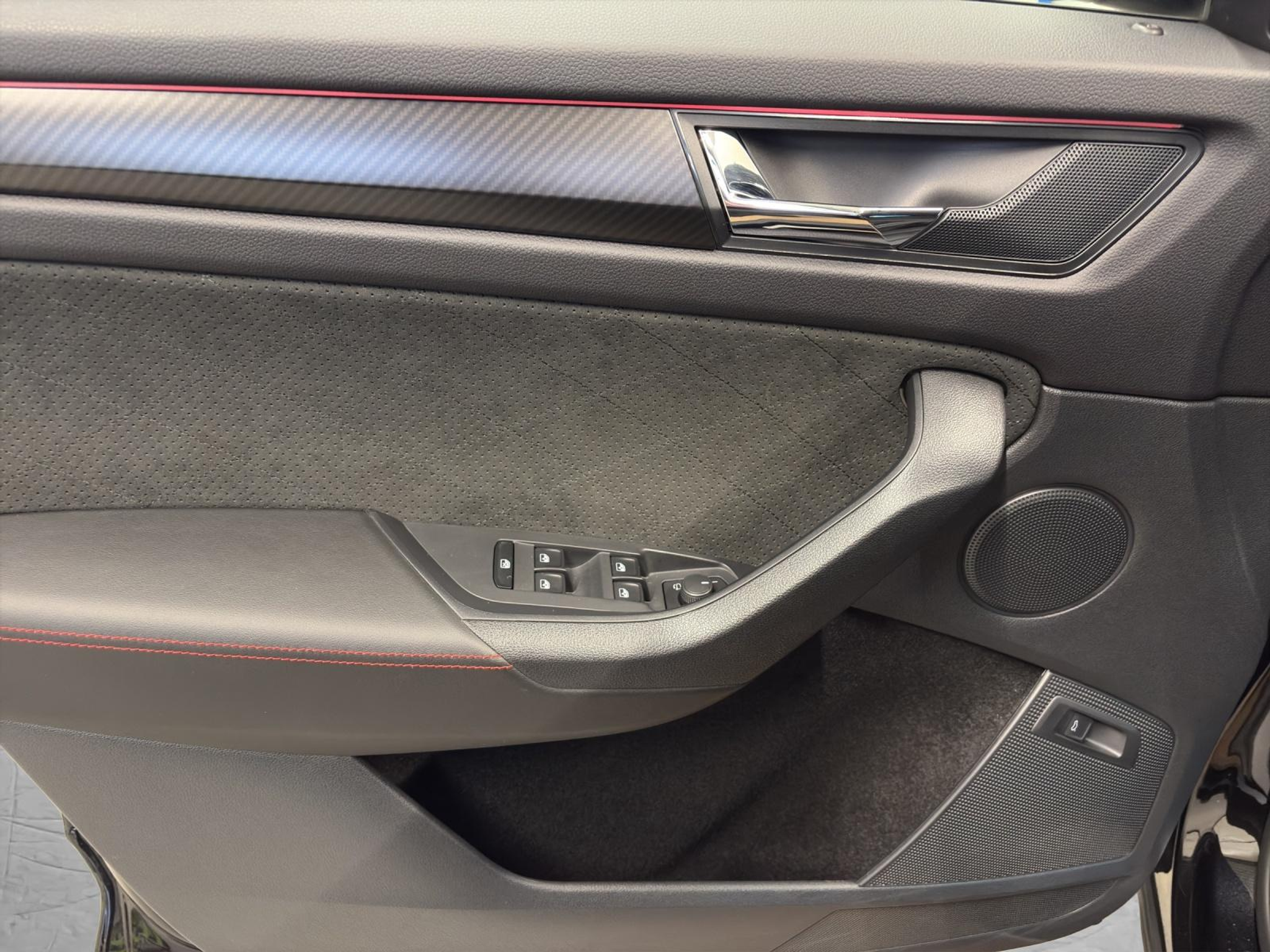 listing desktop thumbnail image 17