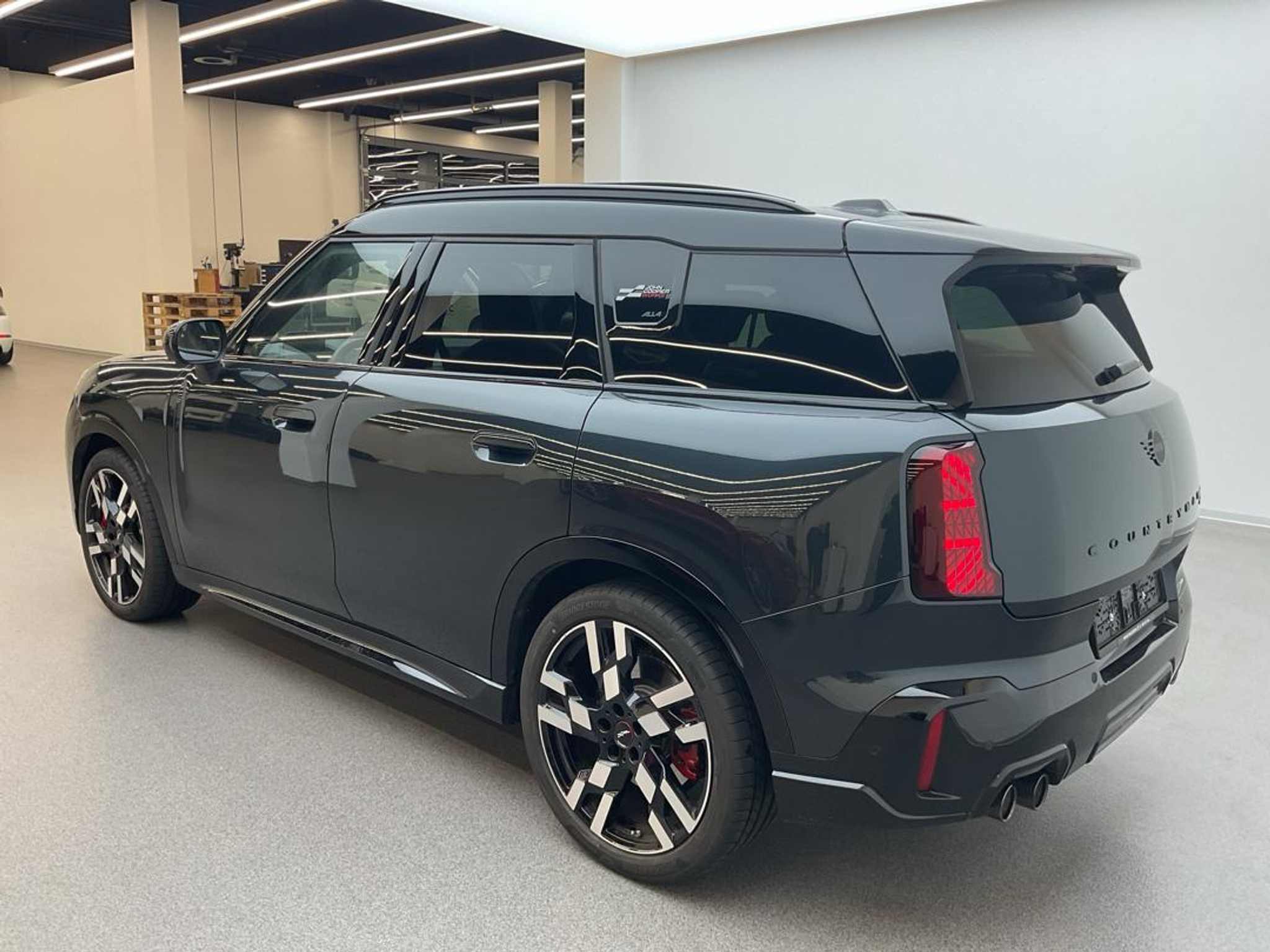 listing desktop thumbnail image 1