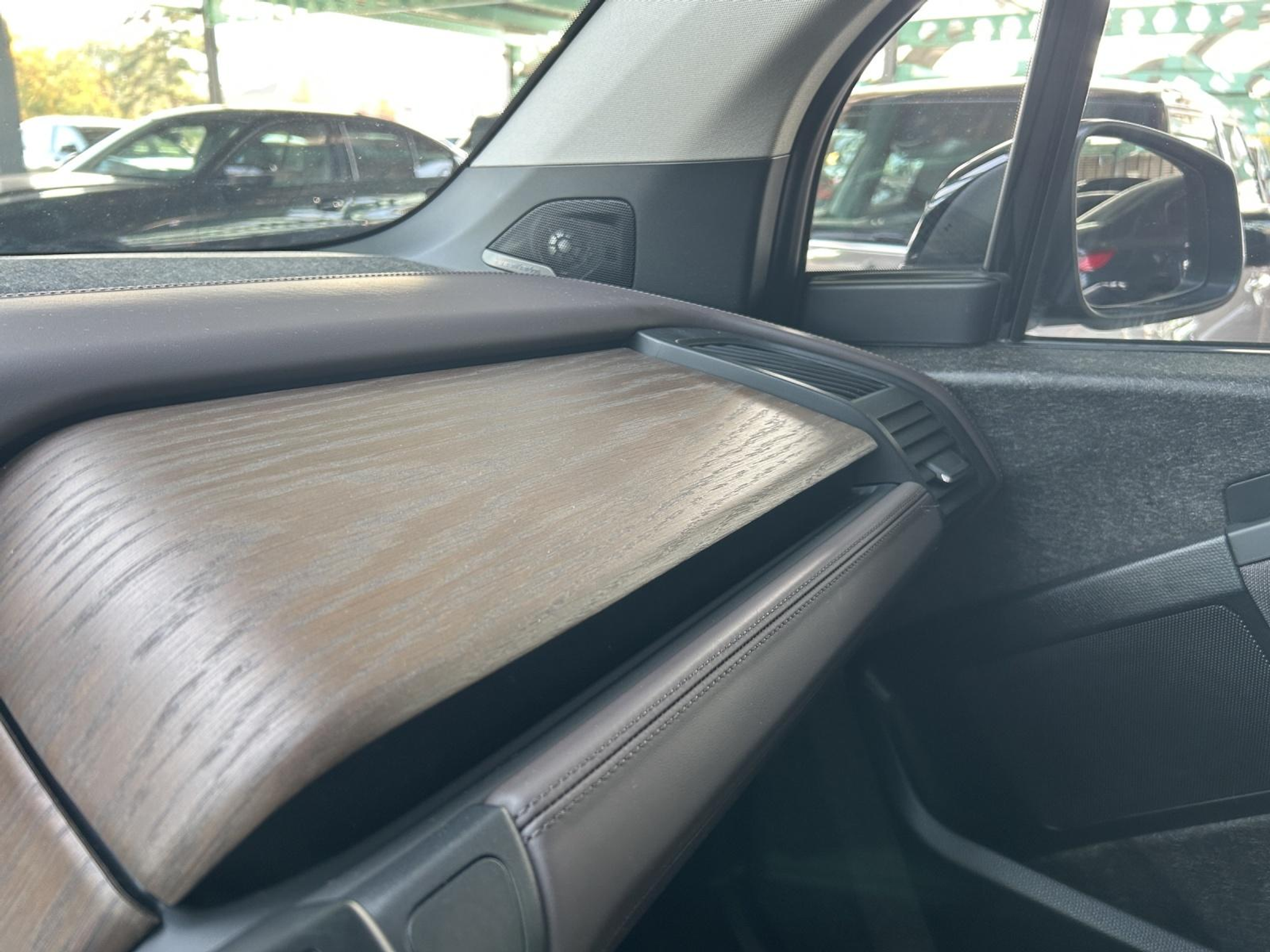 listing desktop thumbnail image 16