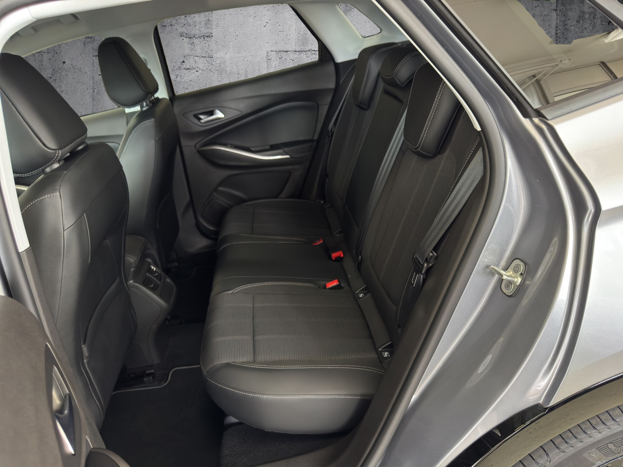 listing desktop thumbnail image 23