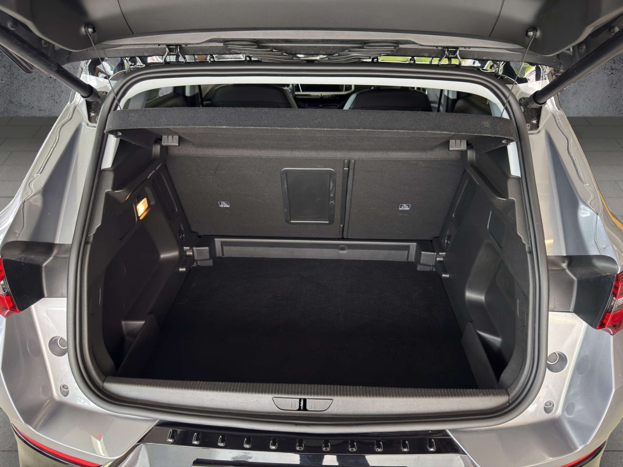 listing desktop thumbnail image 25