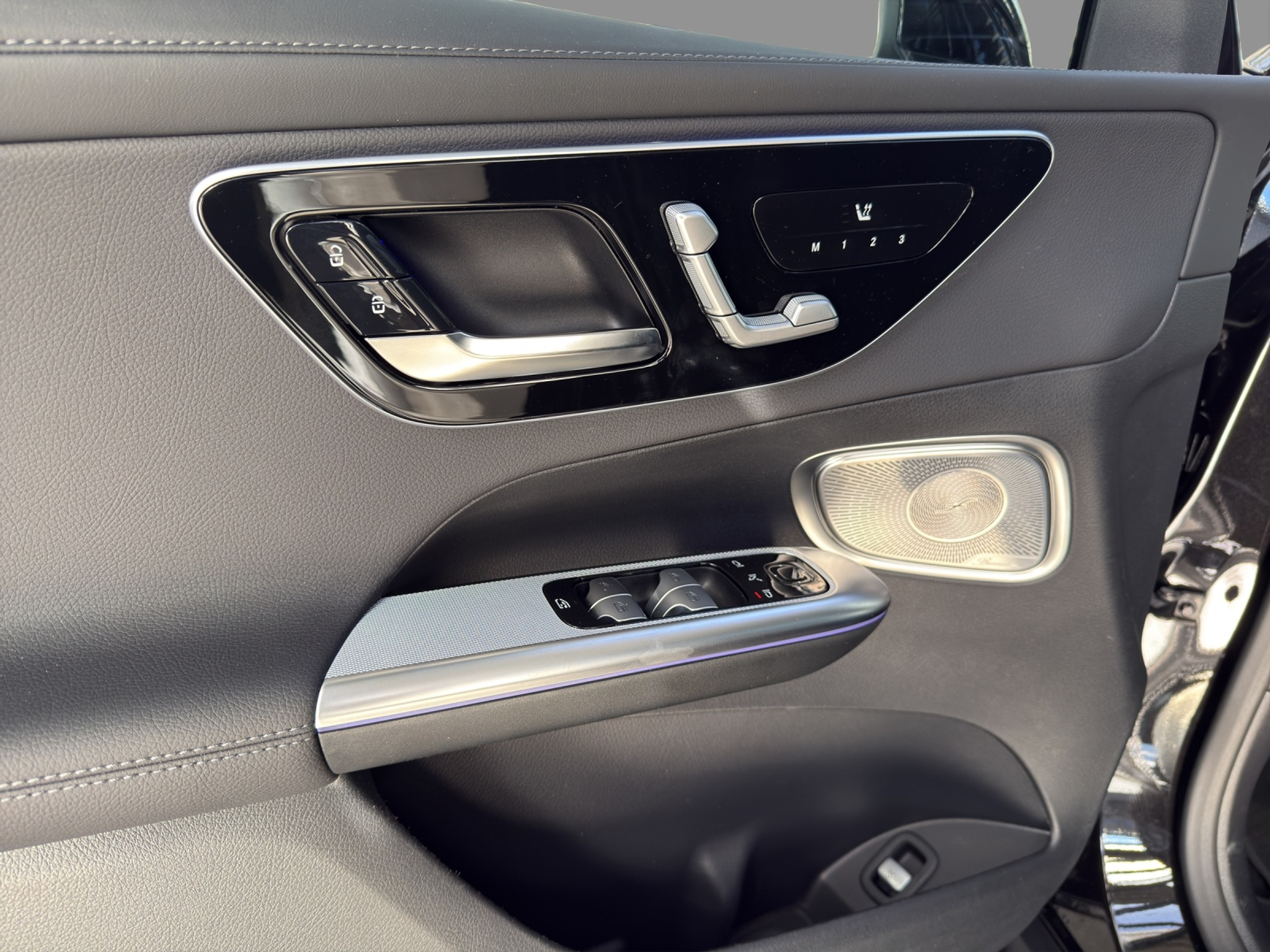 listing desktop thumbnail image 14