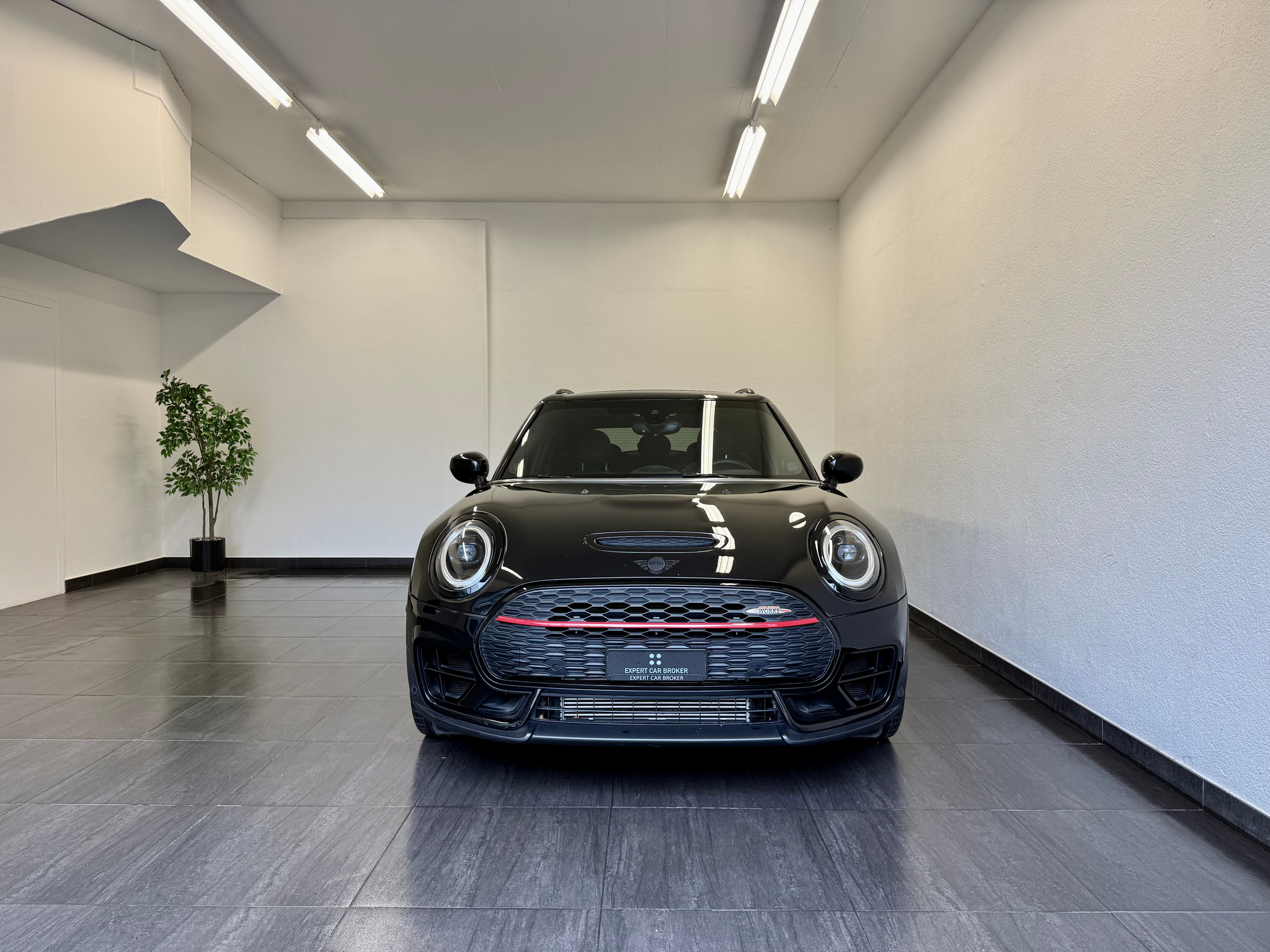 listing desktop thumbnail image 4