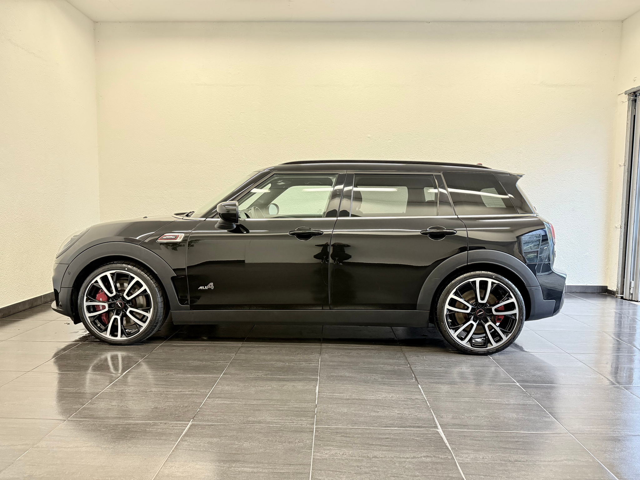 listing desktop thumbnail image 6