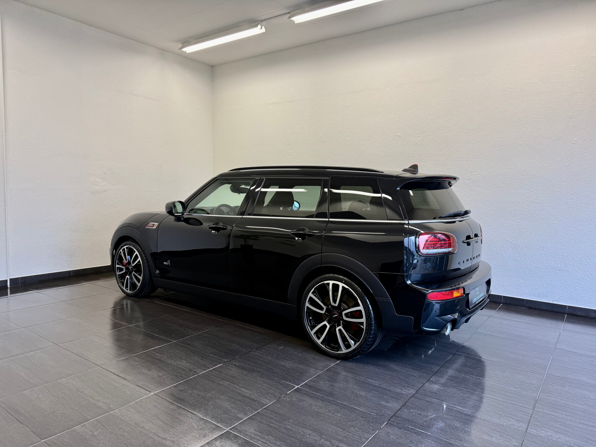 listing desktop thumbnail image 7