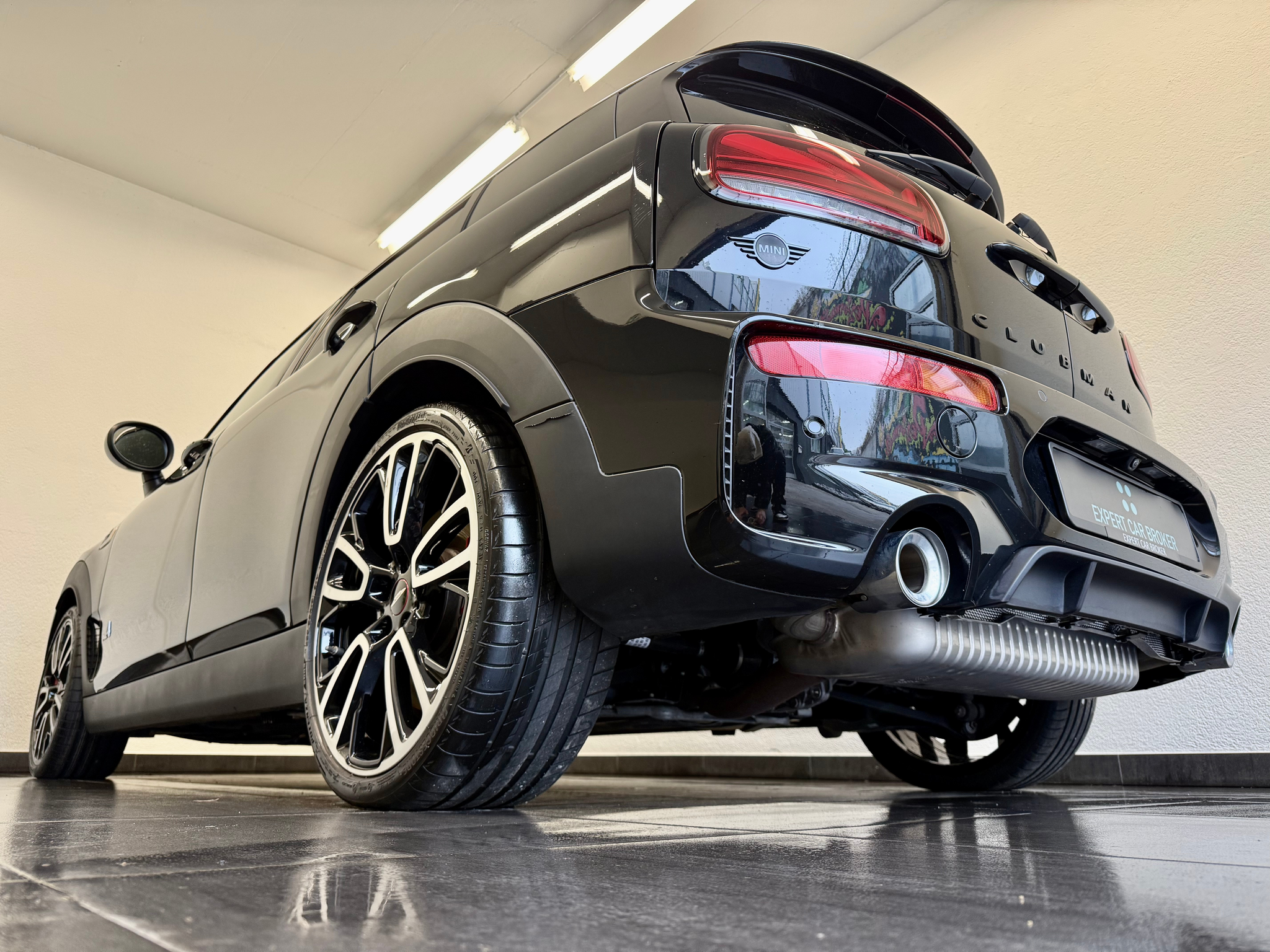 listing desktop thumbnail image 9