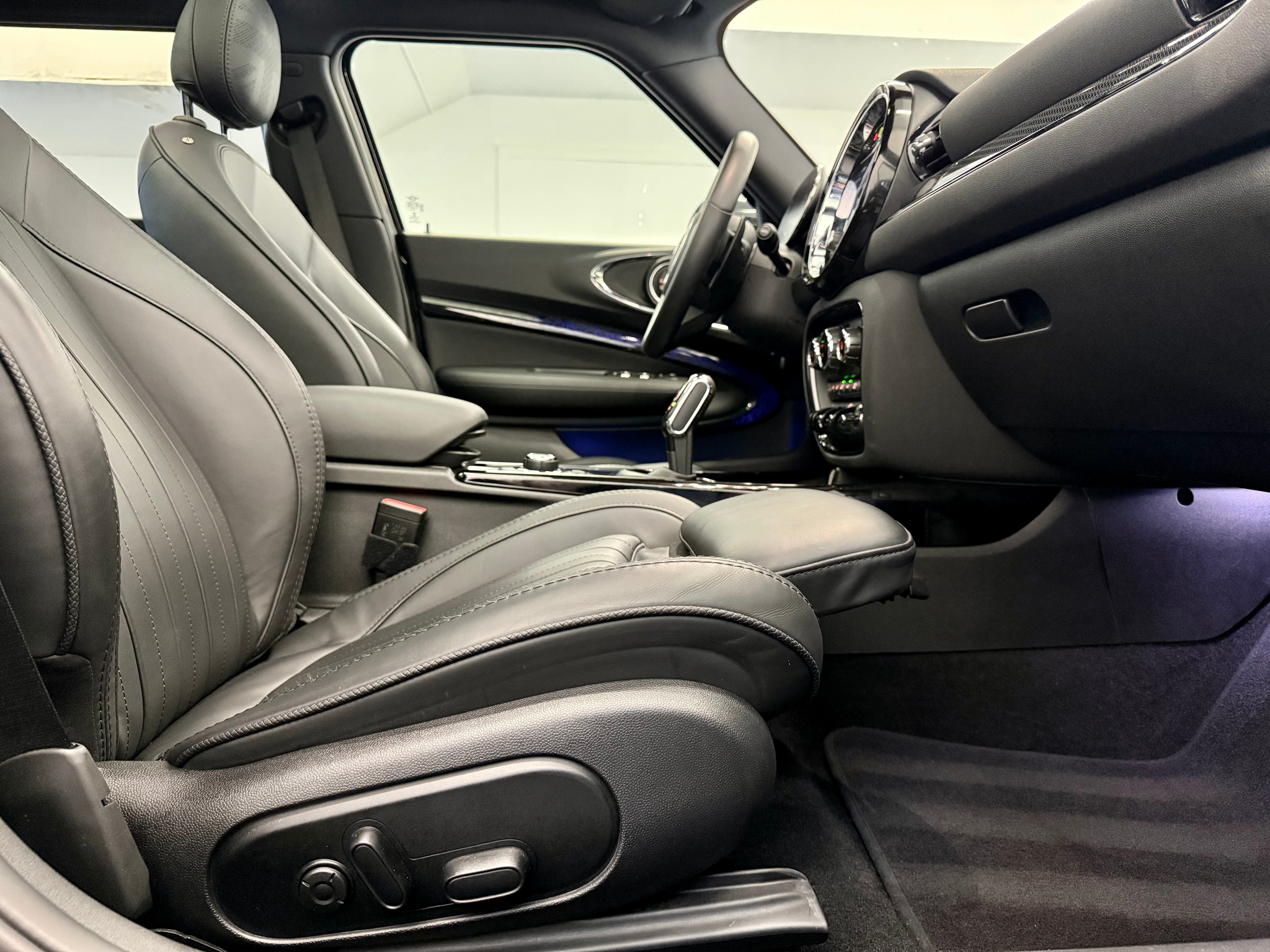 listing desktop thumbnail image 26