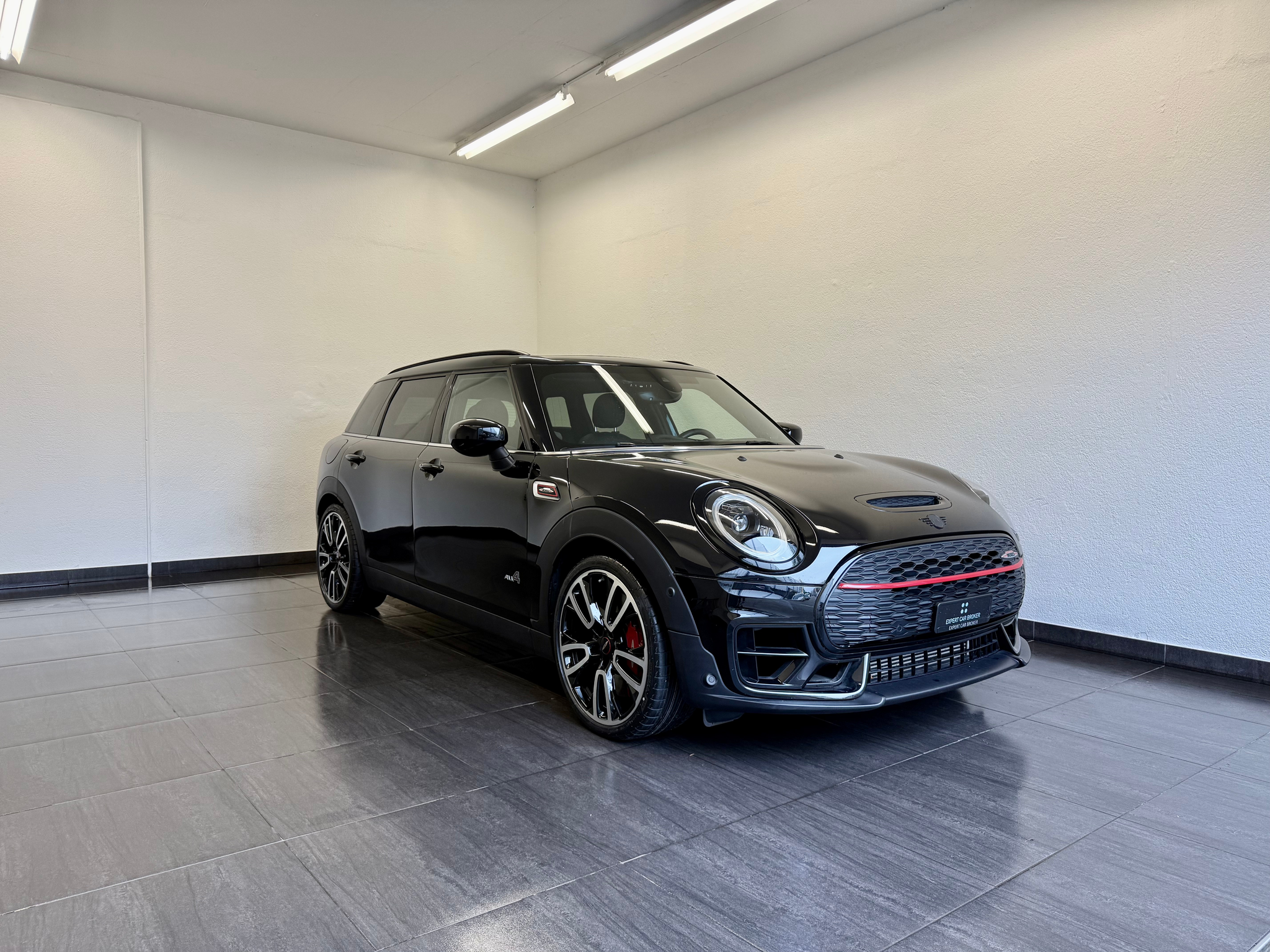 listing desktop thumbnail image 2