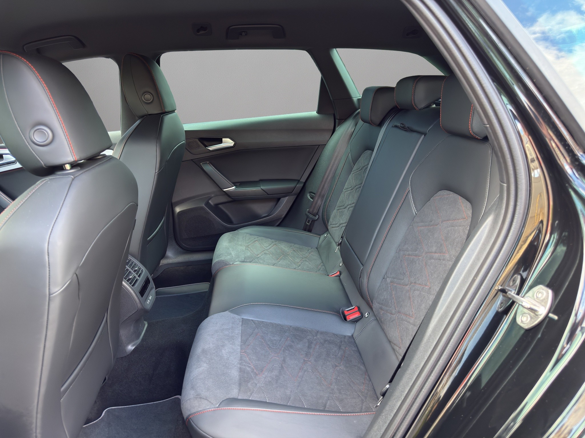 listing desktop thumbnail image 5