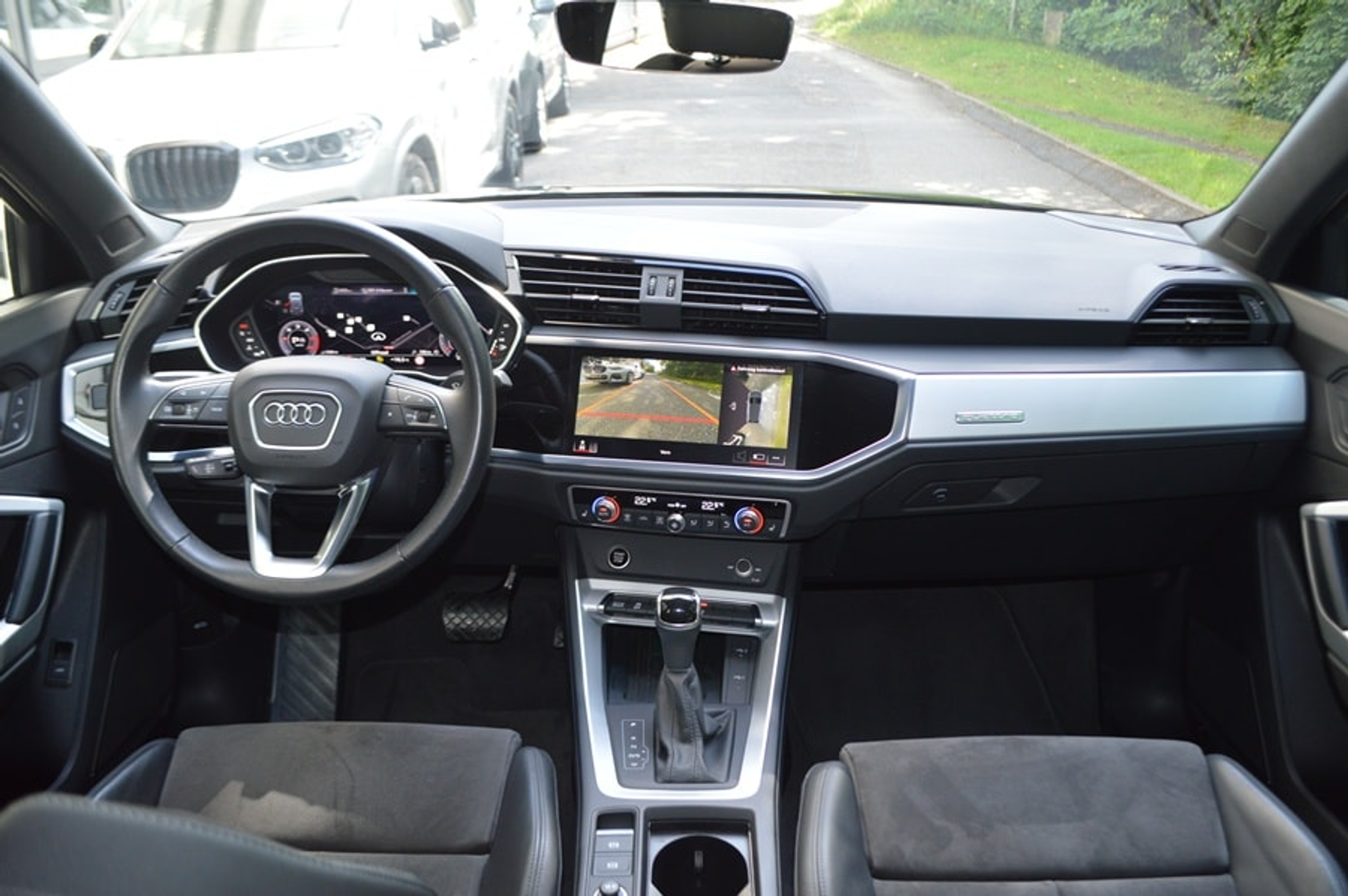 listing desktop thumbnail image 9