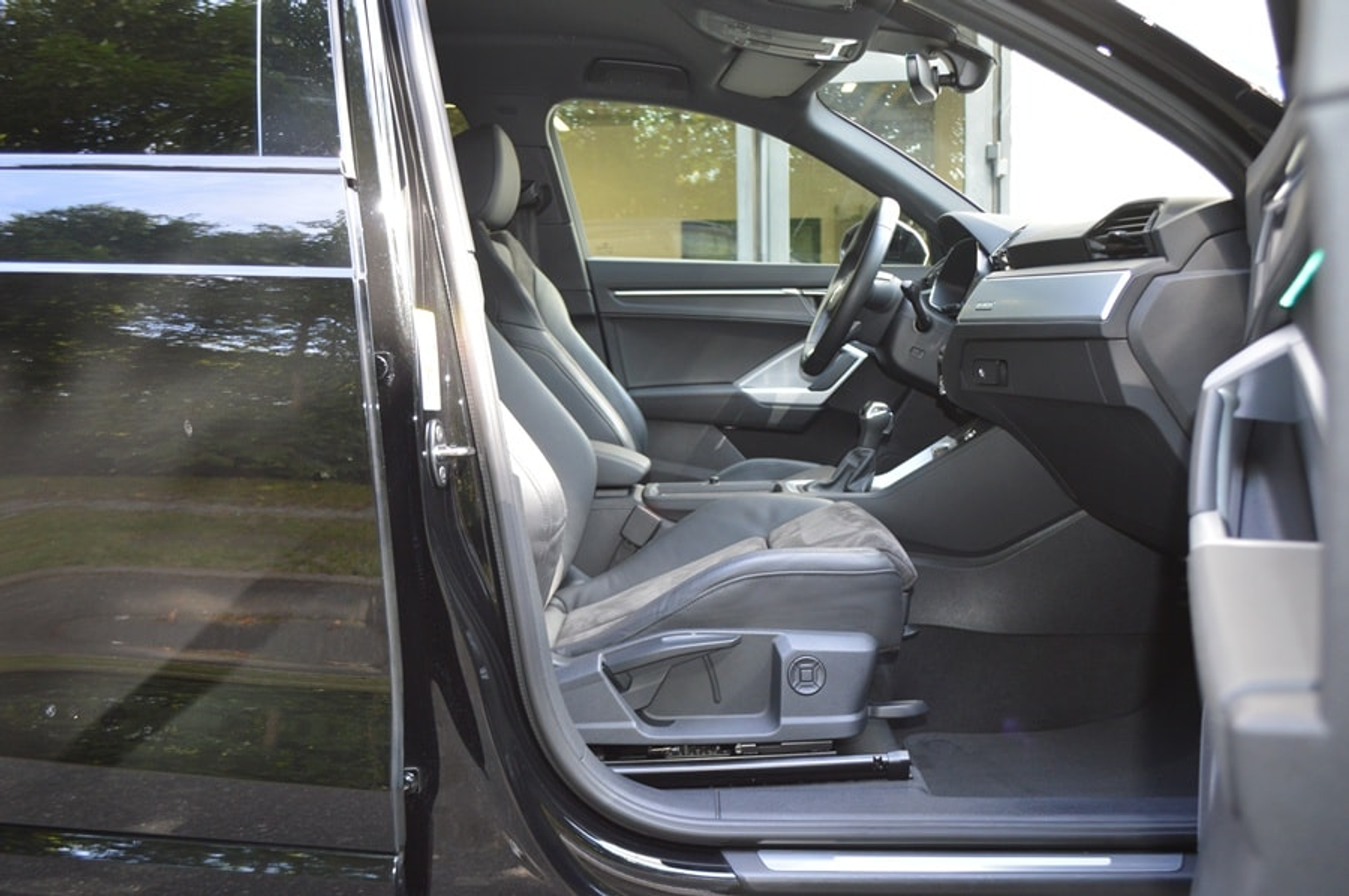 listing desktop thumbnail image 7