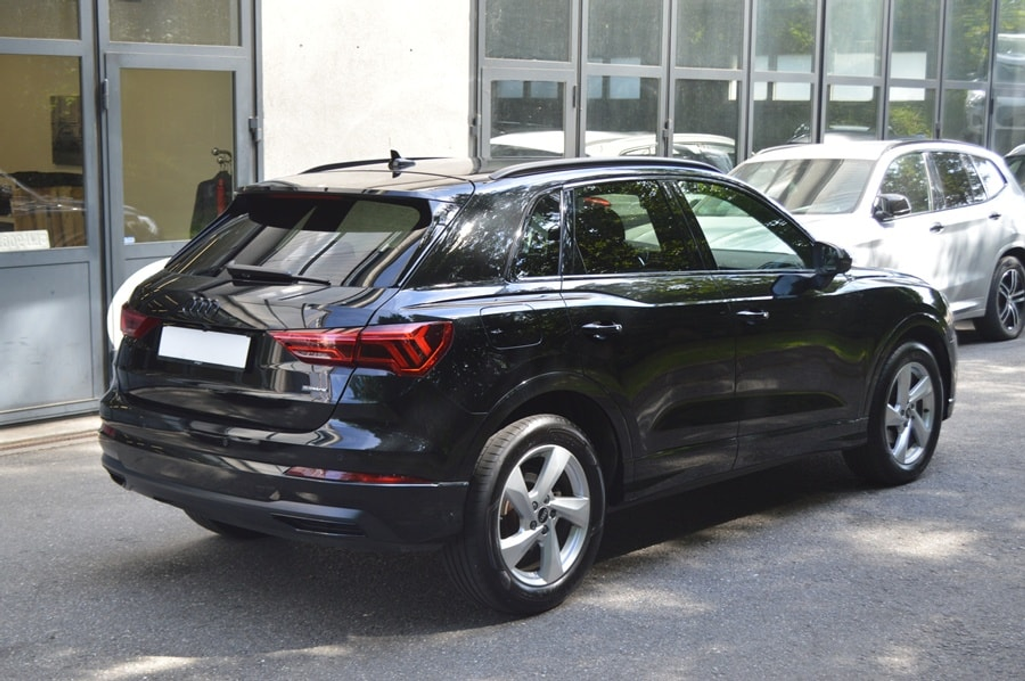 listing desktop thumbnail image 15