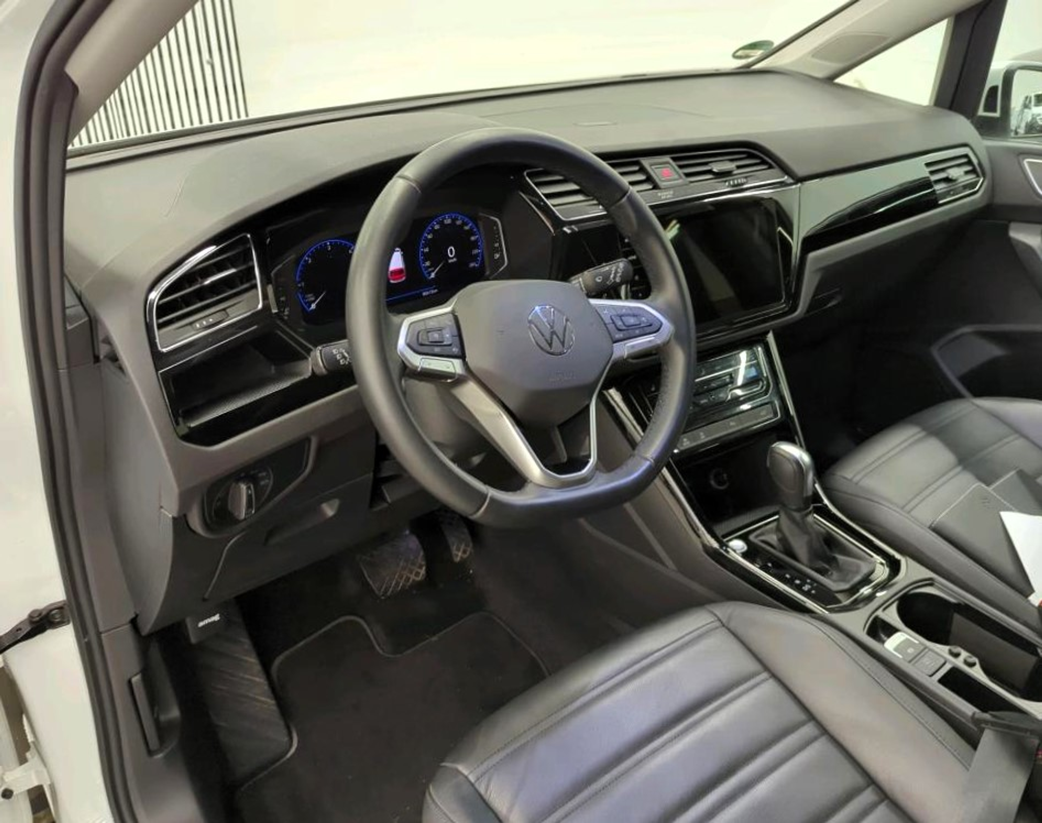 listing desktop thumbnail image 2