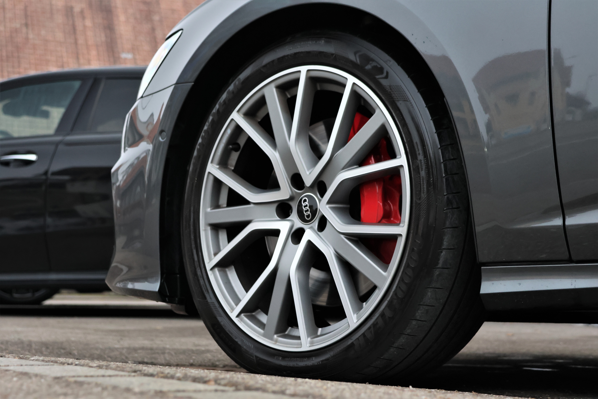 listing desktop thumbnail image 7