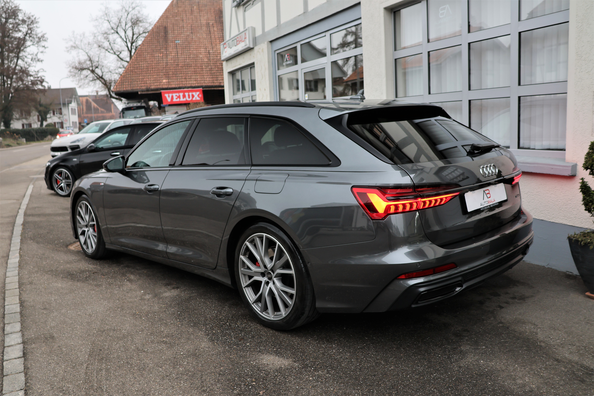 listing desktop thumbnail image 6