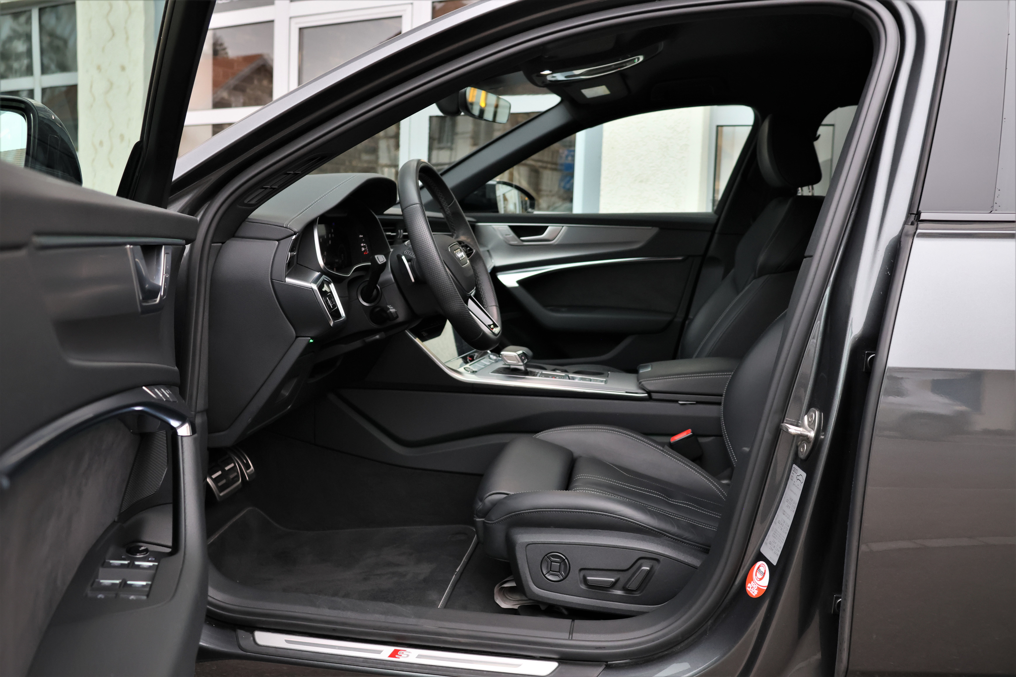 listing desktop thumbnail image 9