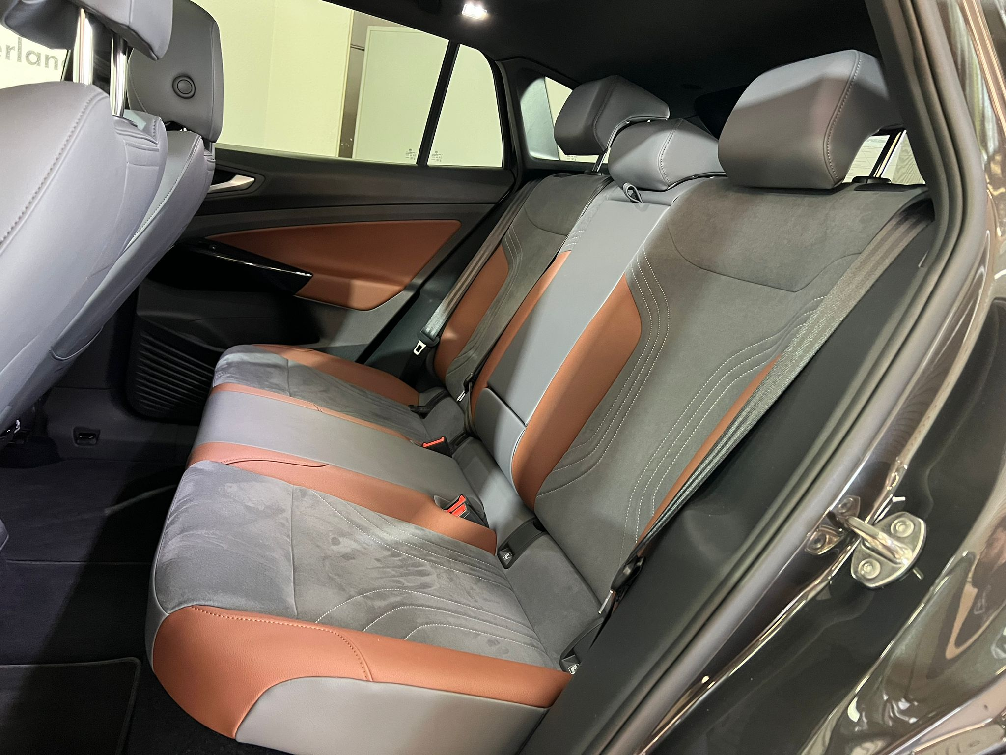 listing desktop thumbnail image 10