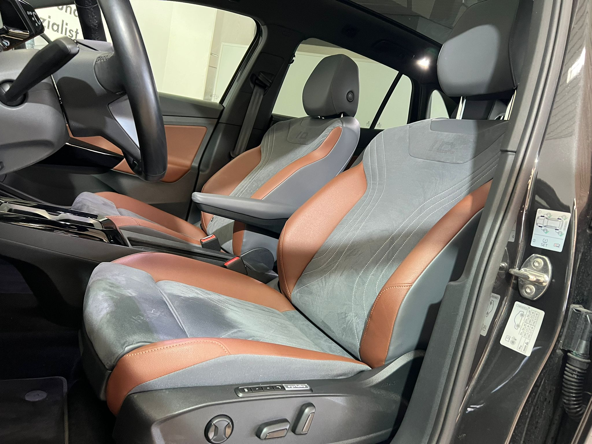 listing desktop thumbnail image 9