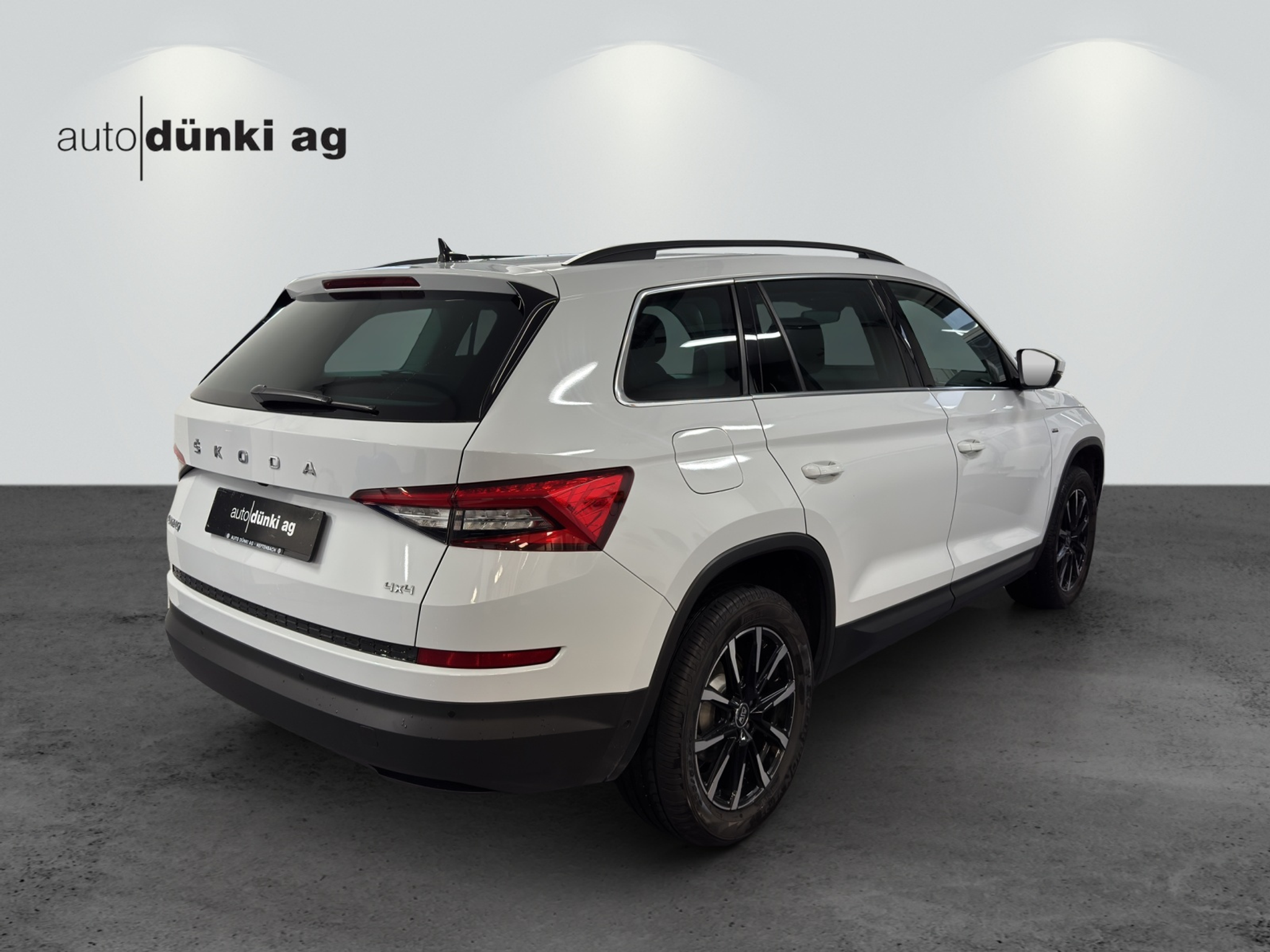 listing desktop thumbnail image 3