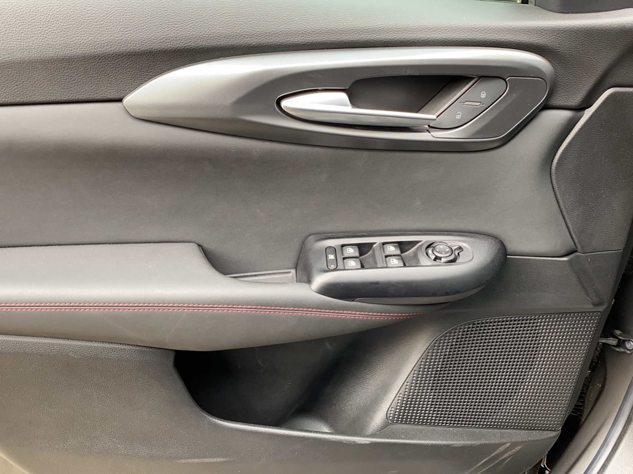 listing desktop thumbnail image 25