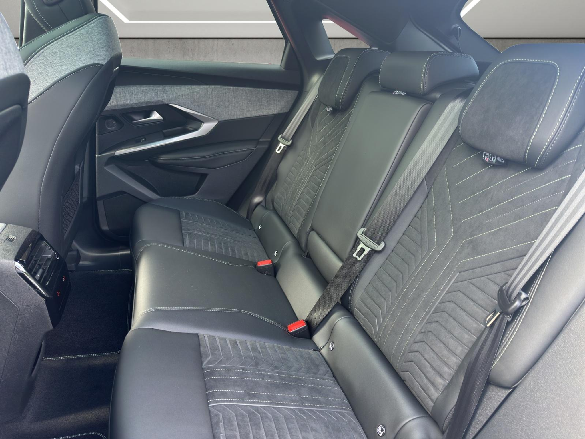 listing desktop thumbnail image 15