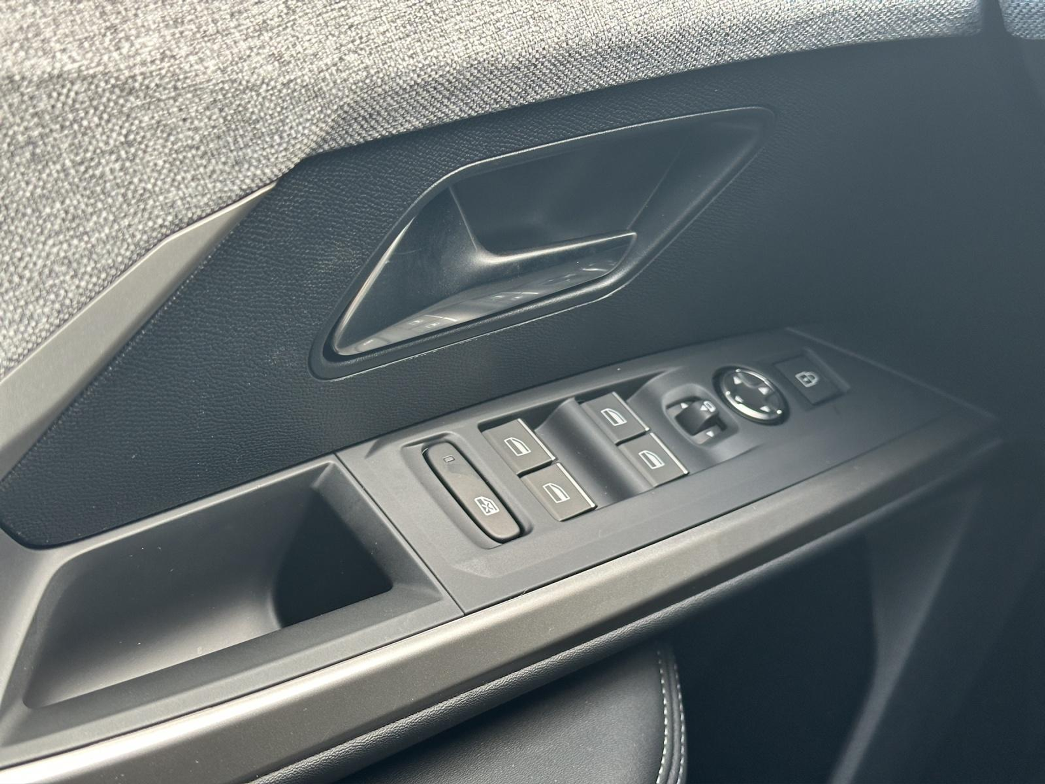 listing desktop thumbnail image 9