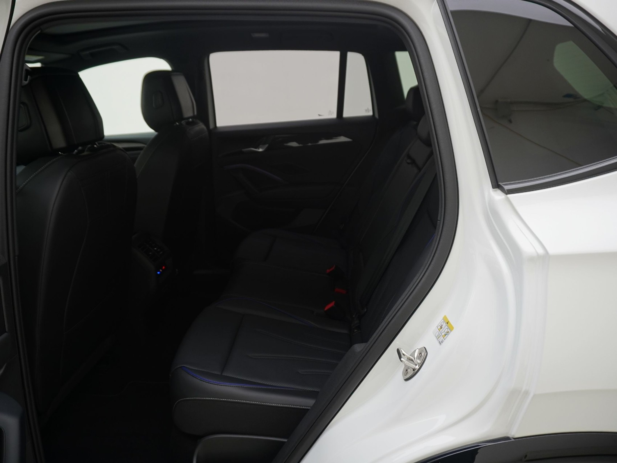 listing desktop thumbnail image 15