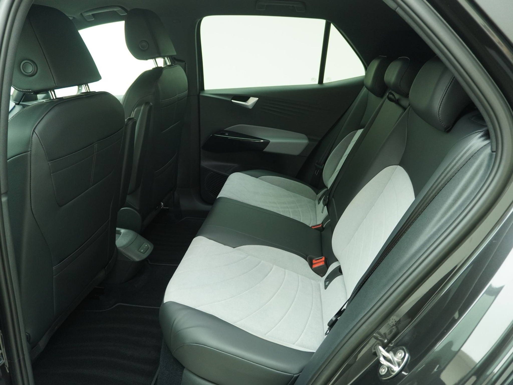 listing desktop thumbnail image 10