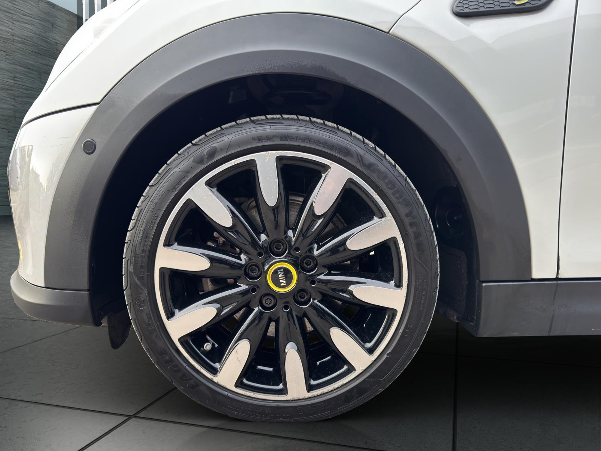 listing desktop thumbnail image 9