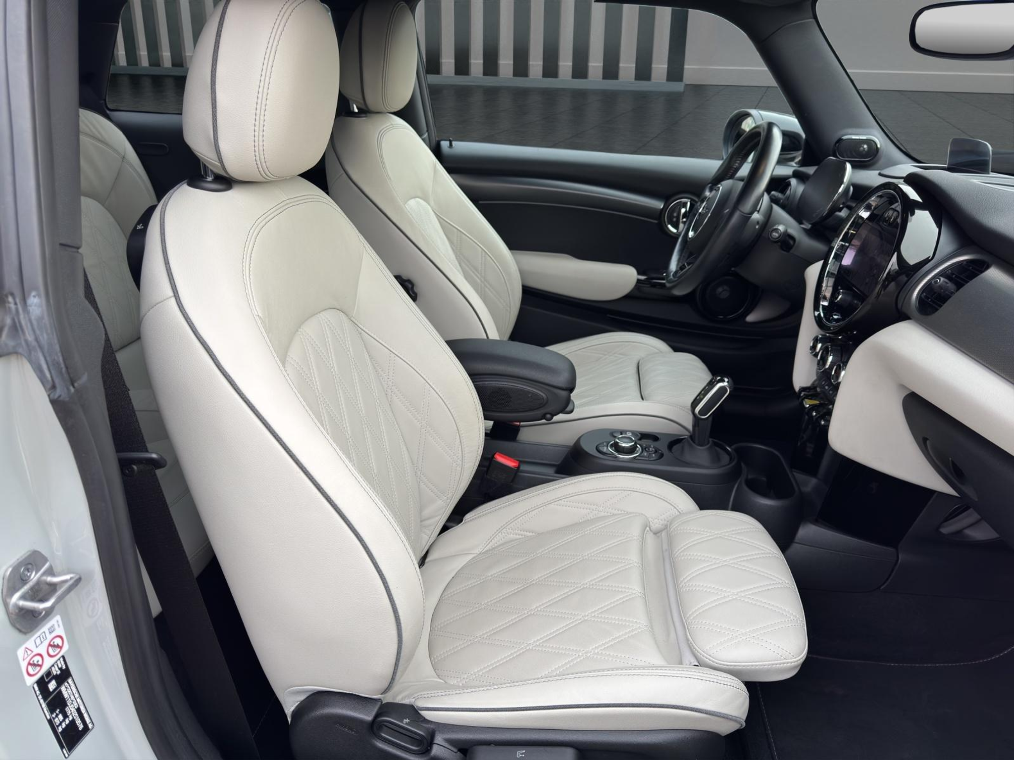 listing desktop thumbnail image 18