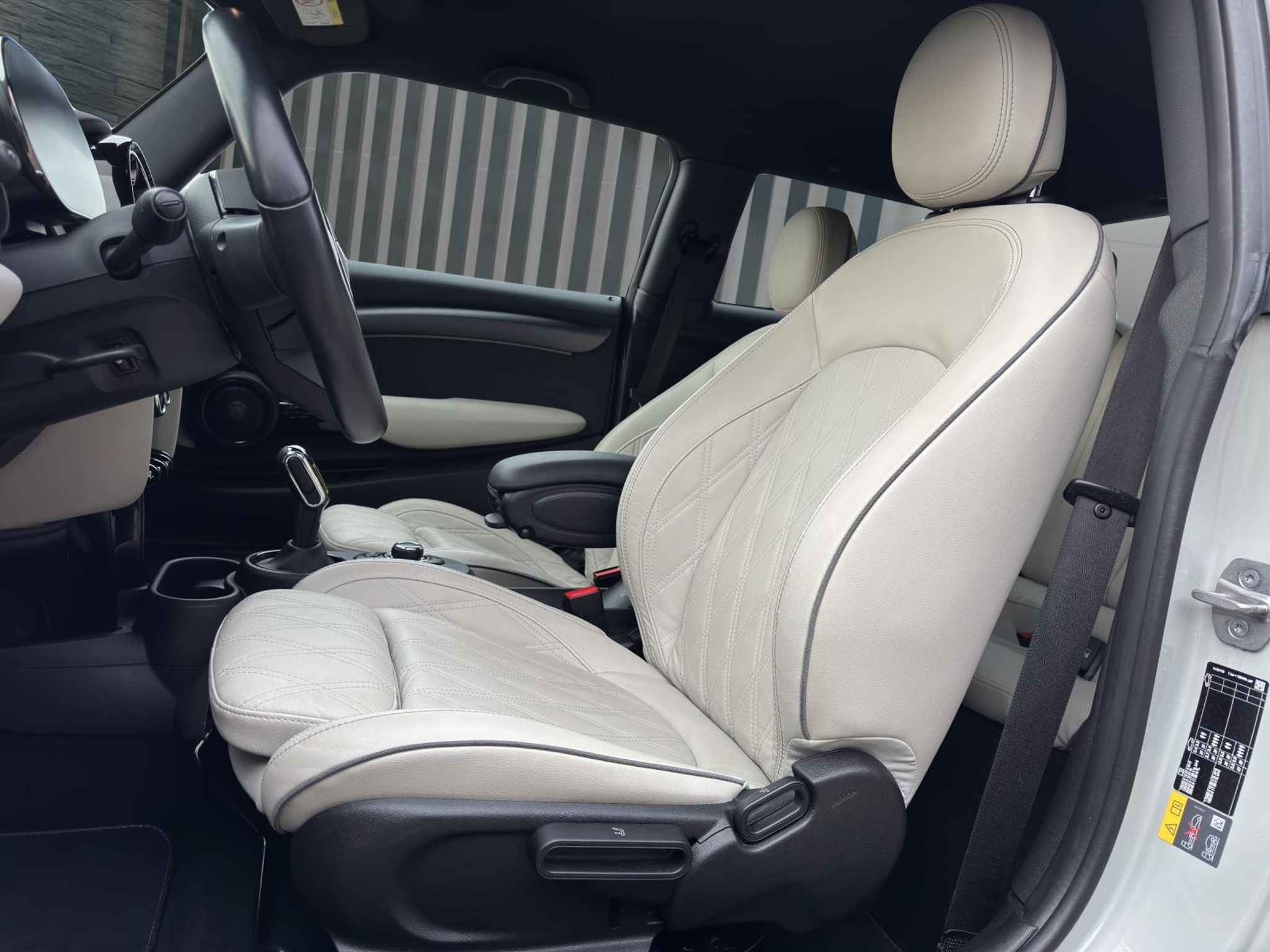 listing desktop thumbnail image 17