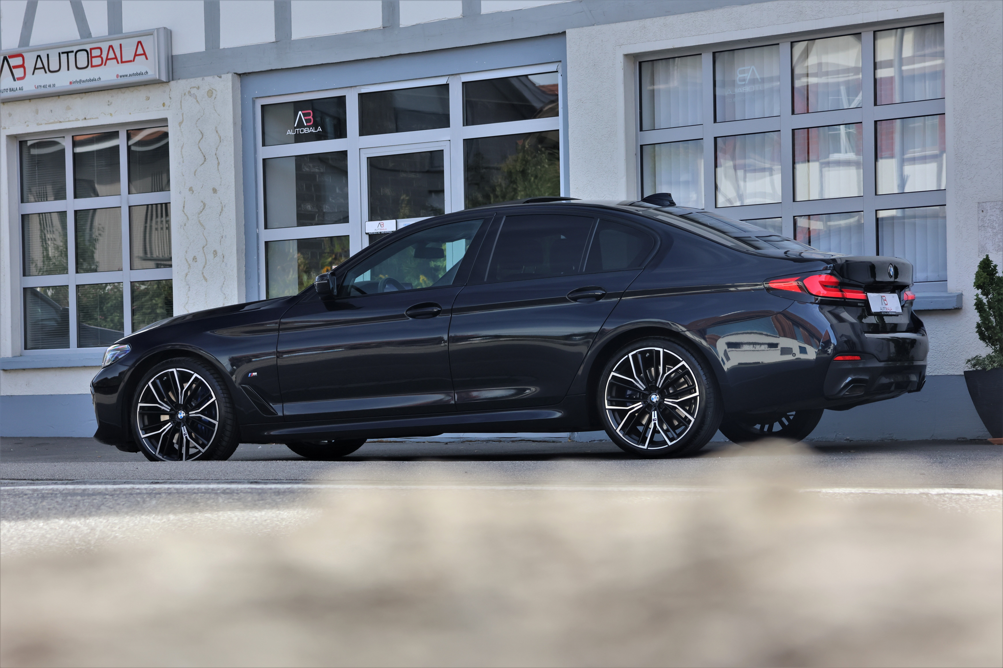 listing desktop thumbnail image 3