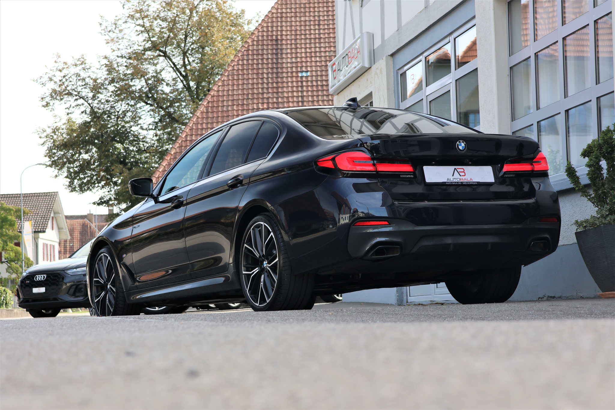 listing desktop thumbnail image 1