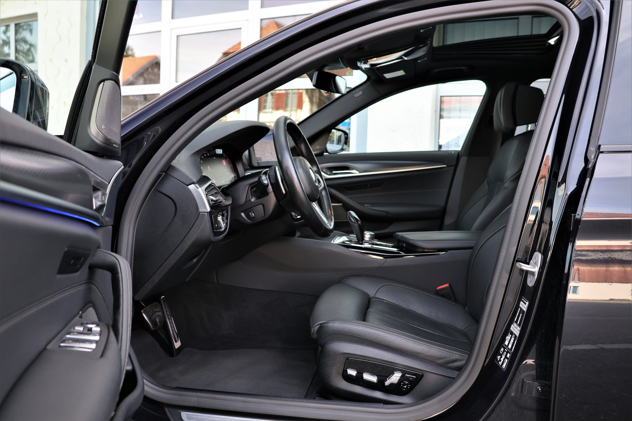 listing desktop thumbnail image 9