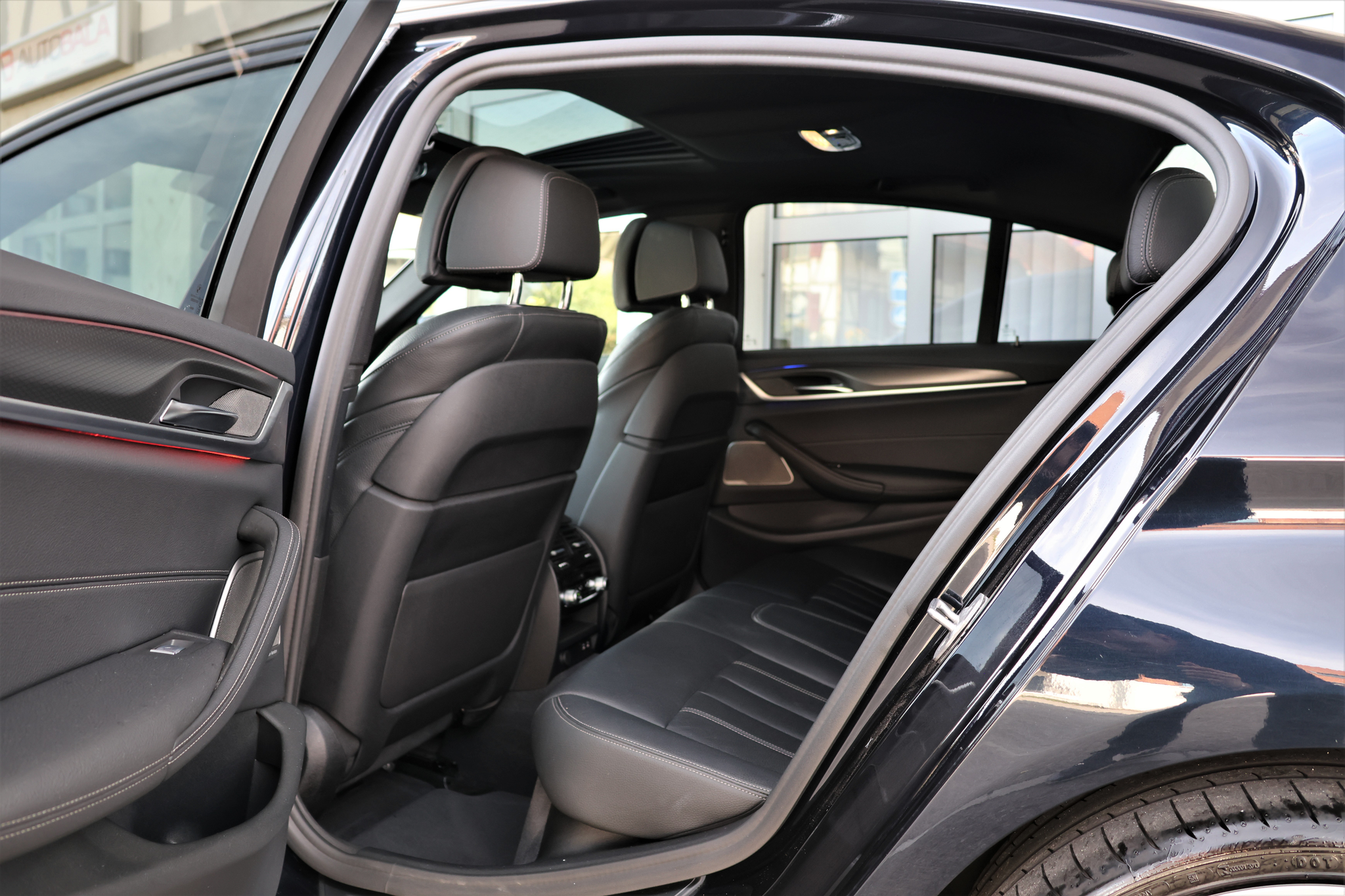 listing desktop thumbnail image 12