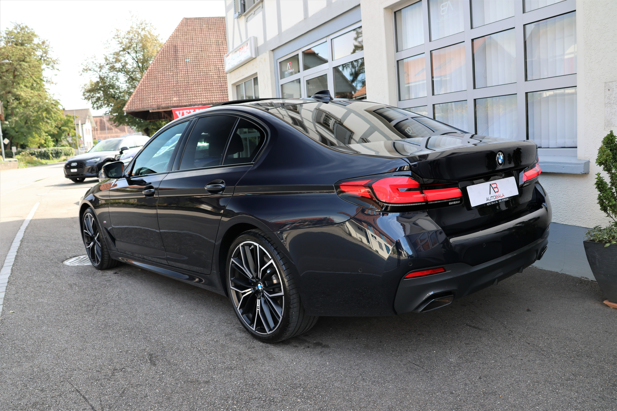 listing desktop thumbnail image 2